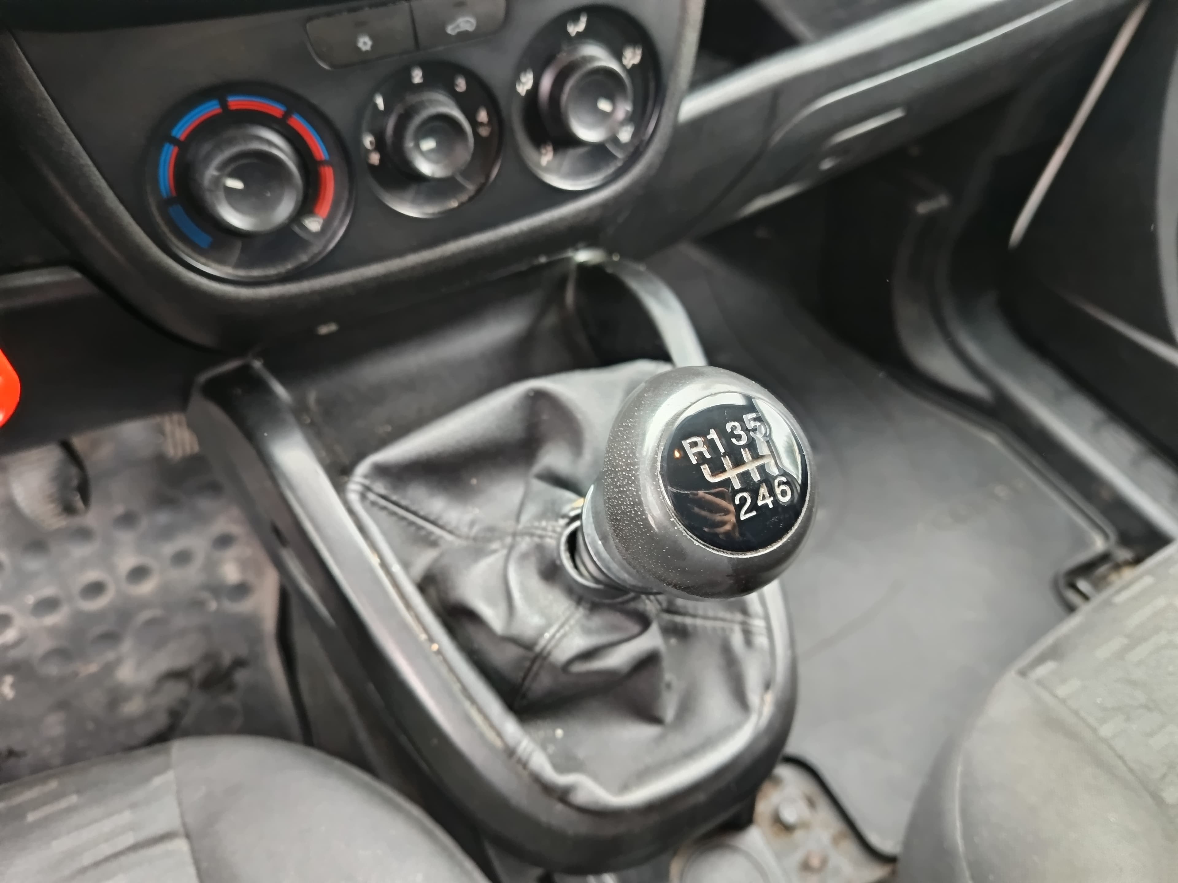 Opel Combo · Ano 2016 — imagem 35