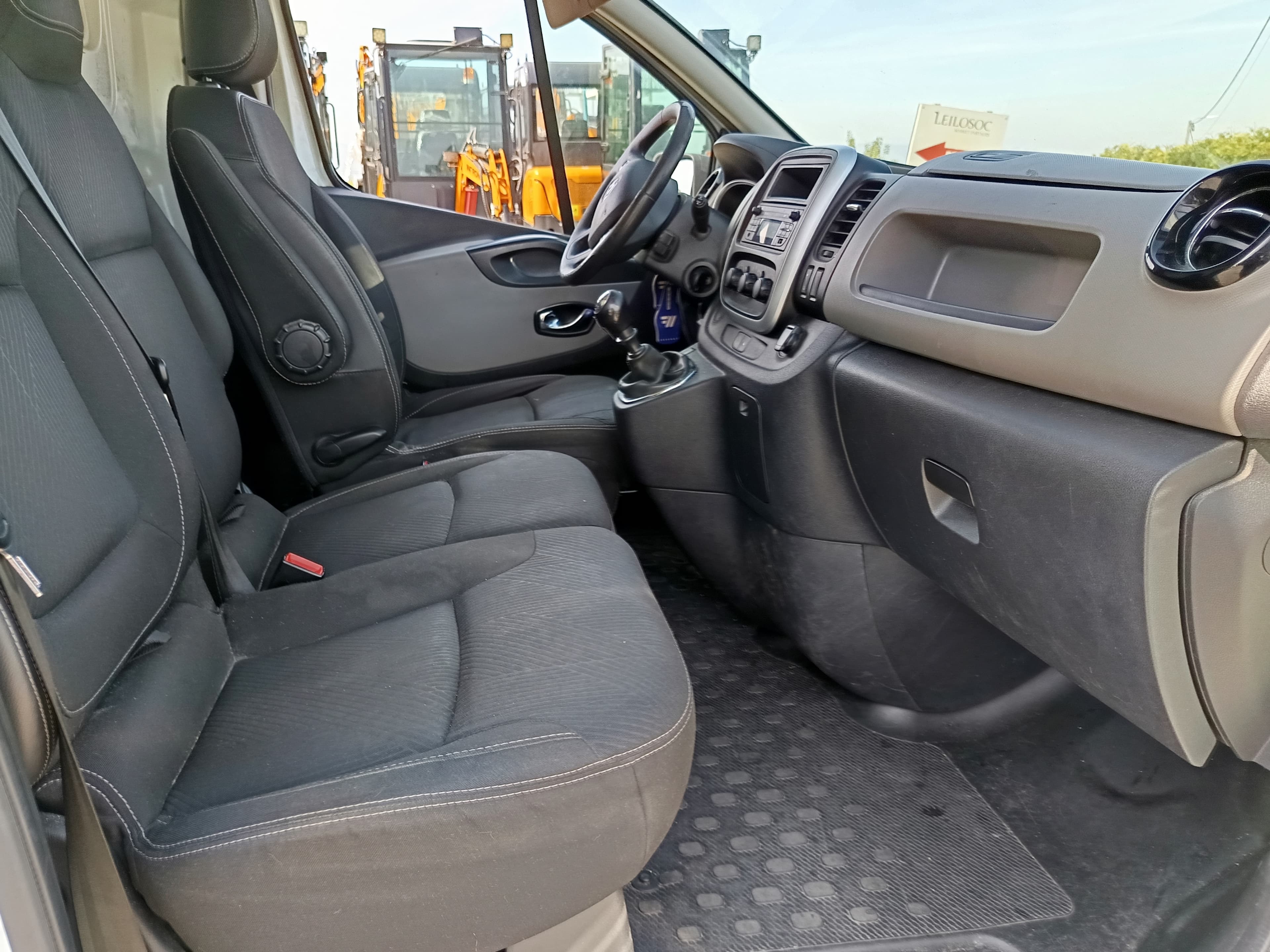 Renault Trafic · Ano 2017 — imagen 21