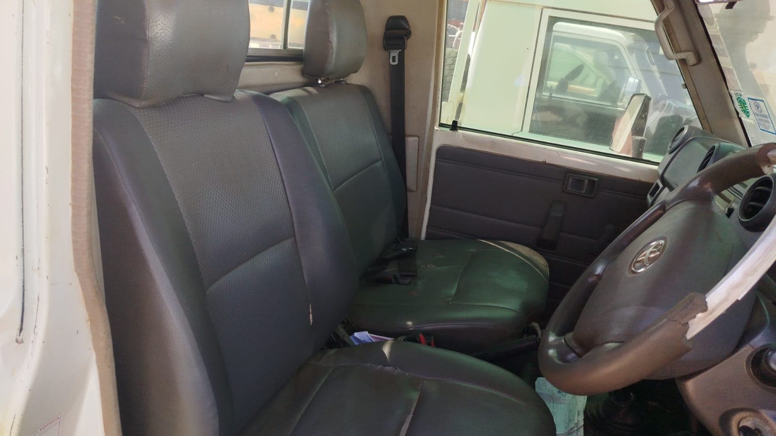 Toyota Land Cruiser 3,18m - 2013 — imagen 12