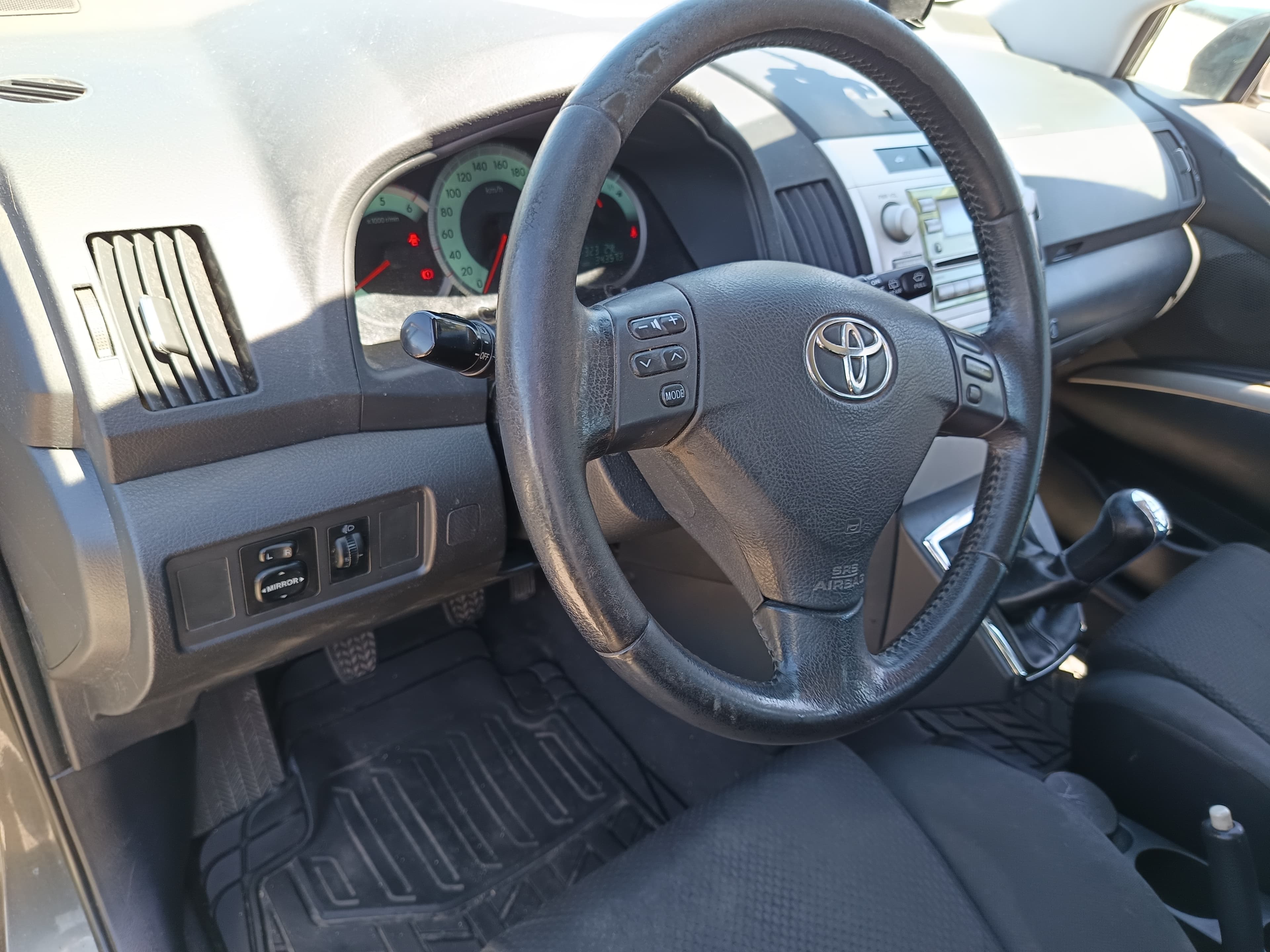 Toyota Carola Verso D4D · 7 Lugares · Ano 2005 — imagem 37