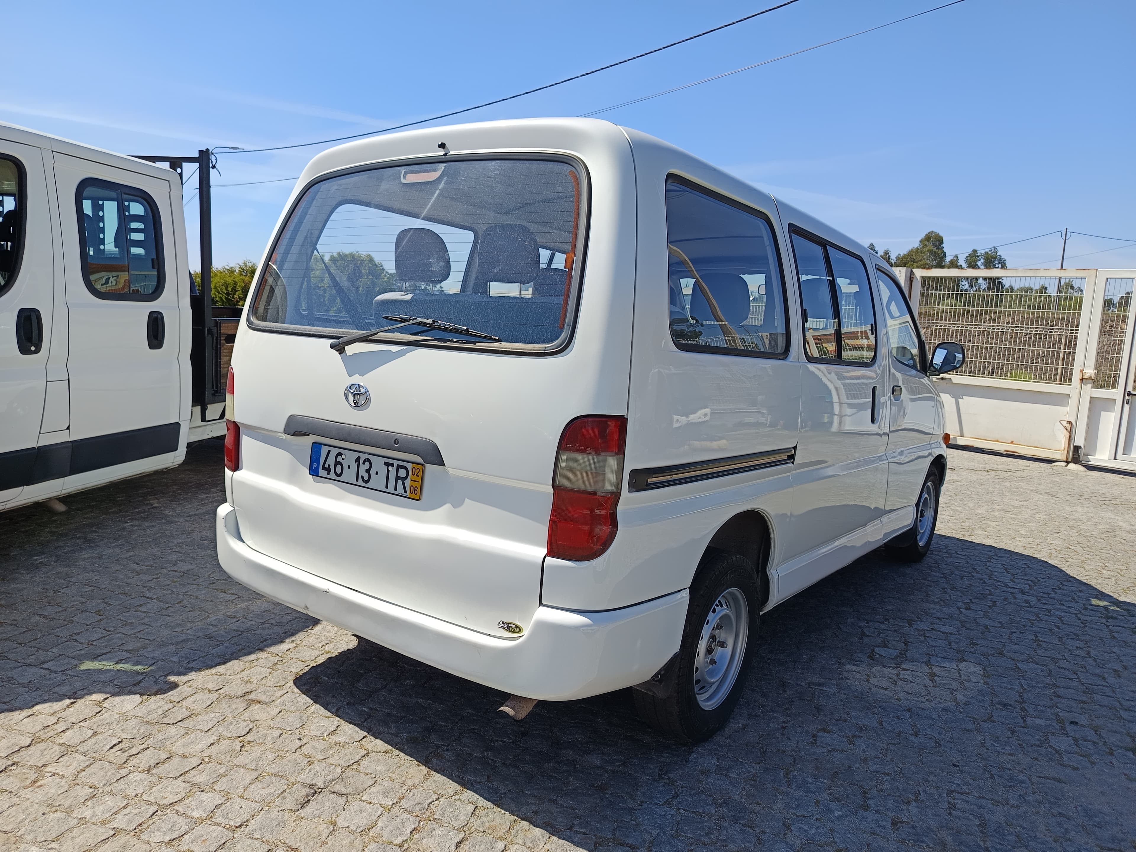 Toyota Hiace · 9 Lugares · Ano 2002 — imagem 4