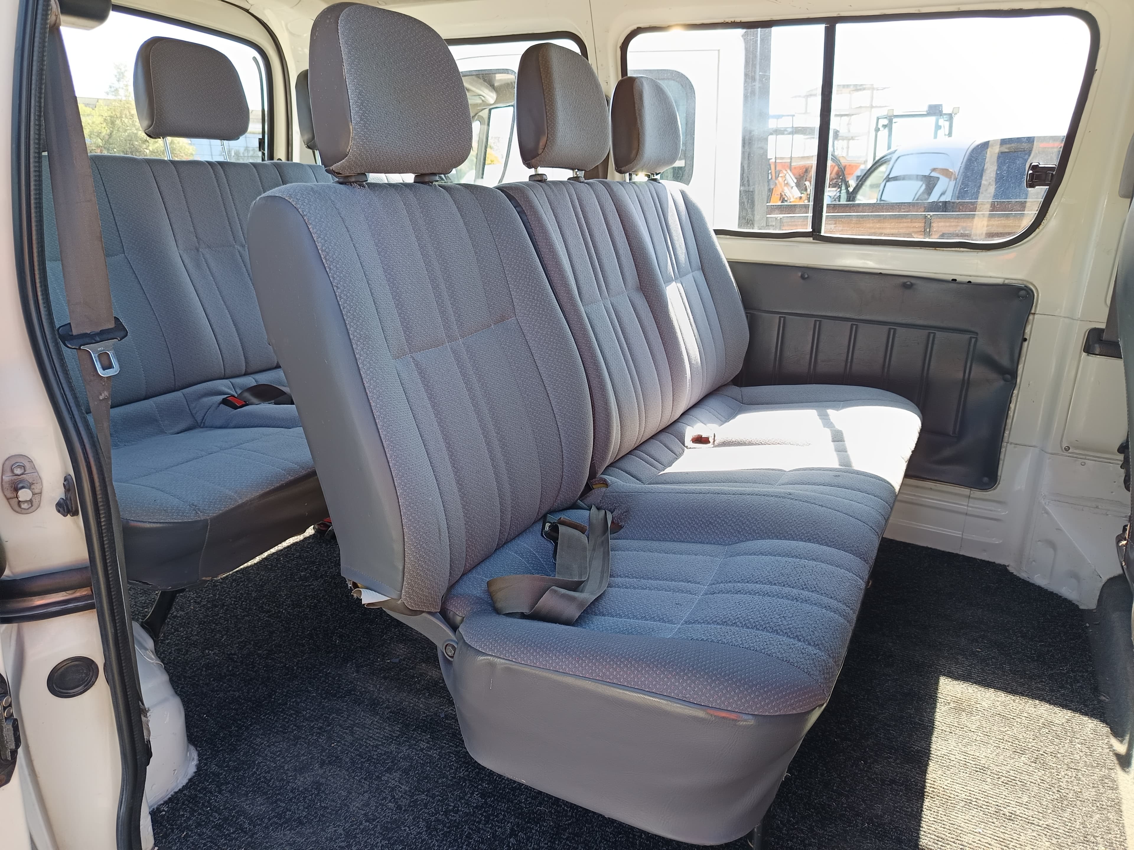 Toyota Hiace · 9 Lugares · Ano 2002 — imagem 13