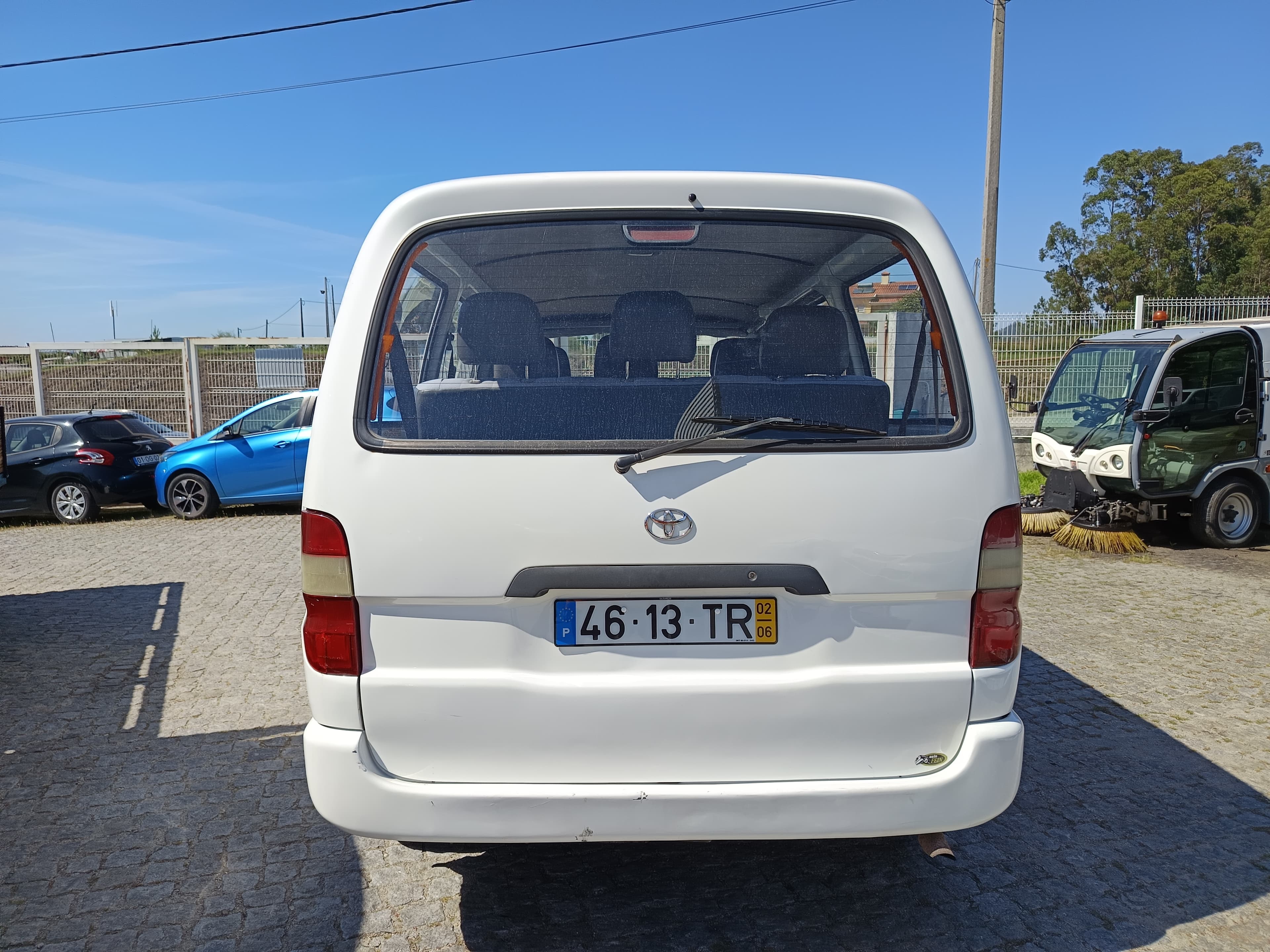Toyota Hiace · 9 Lugares · Ano 2002 — imagem 5