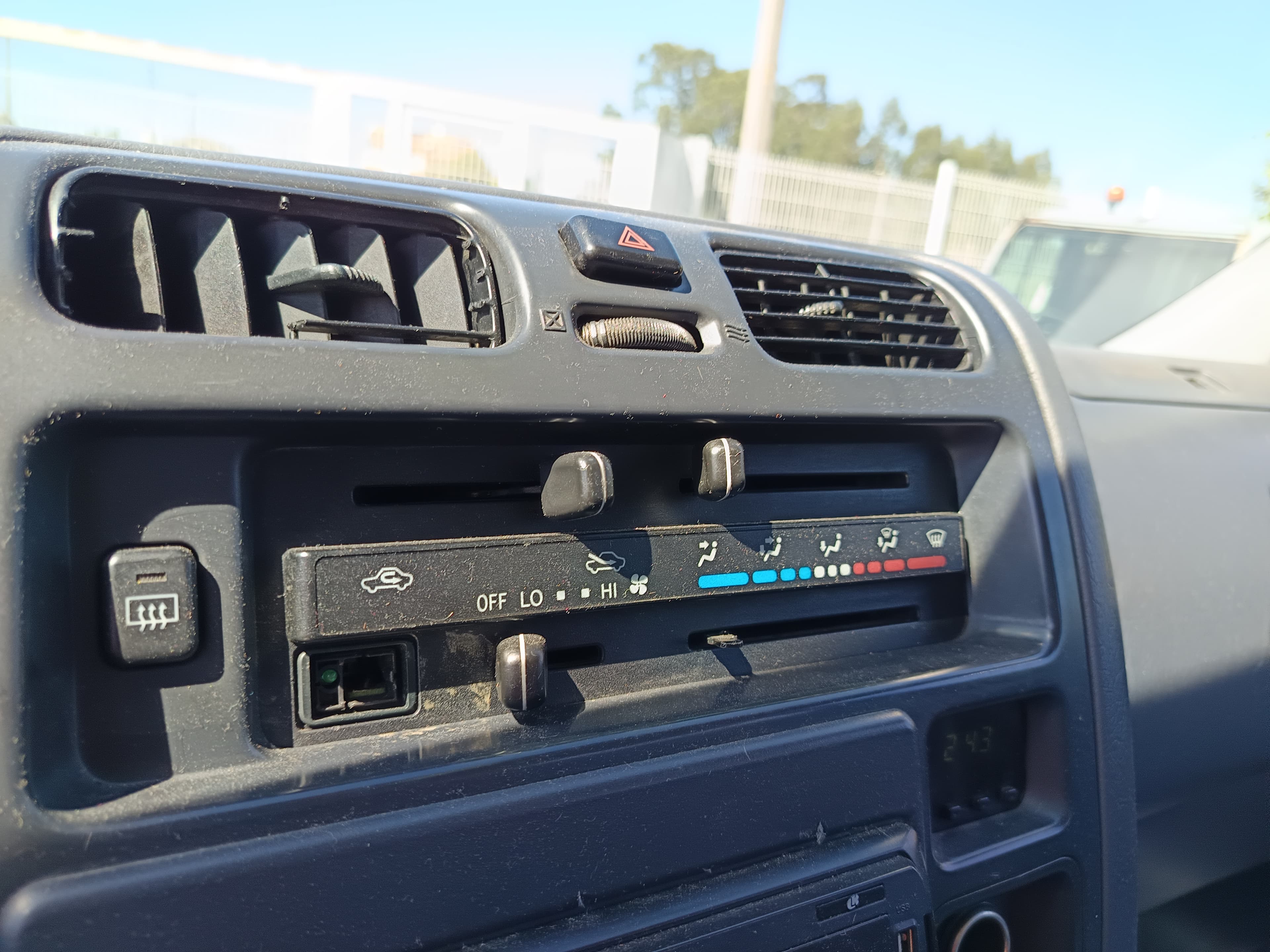 Toyota Hiace · 9 Lugares · Ano 2002 — imagem 29
