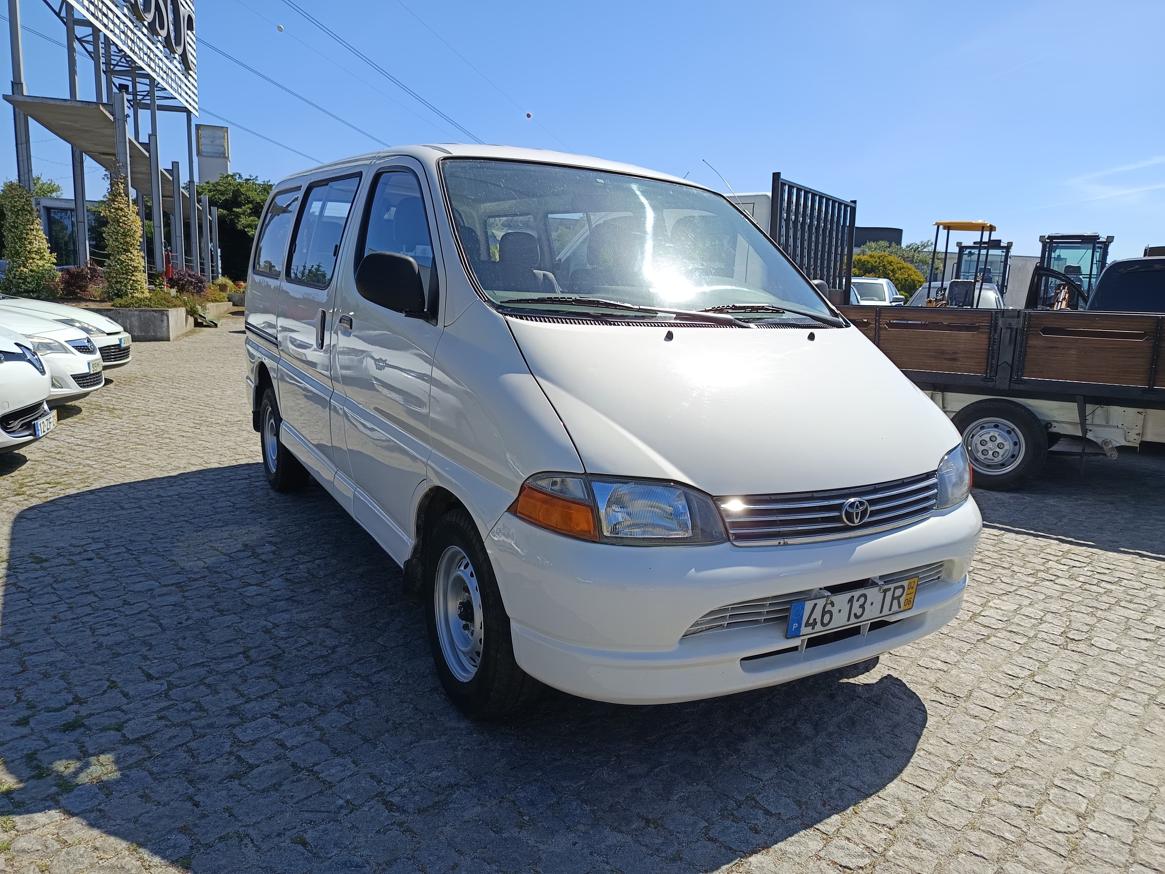 Toyota Hiace · 9 Lugares · Ano 2002 — imagem 3