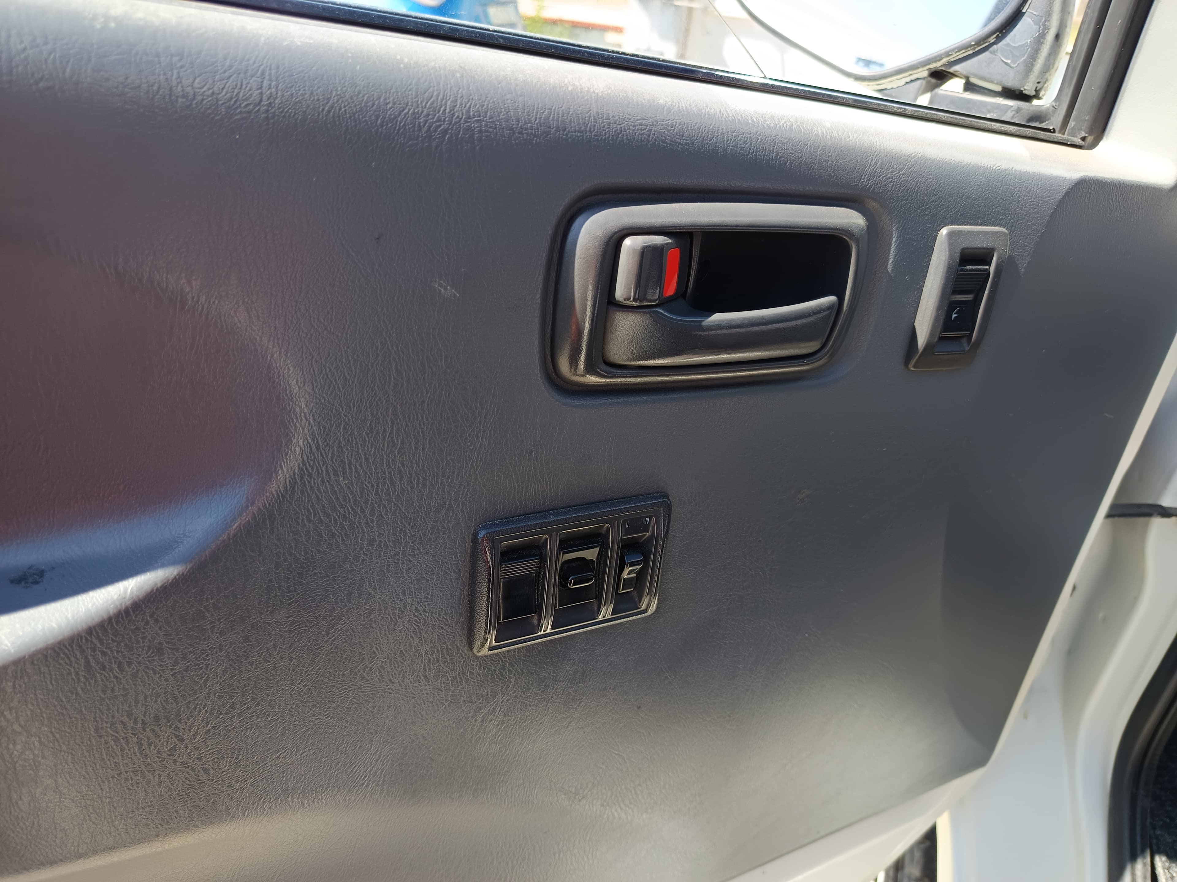Toyota Hiace · 9 Lugares · Ano 2002 — imagem 24