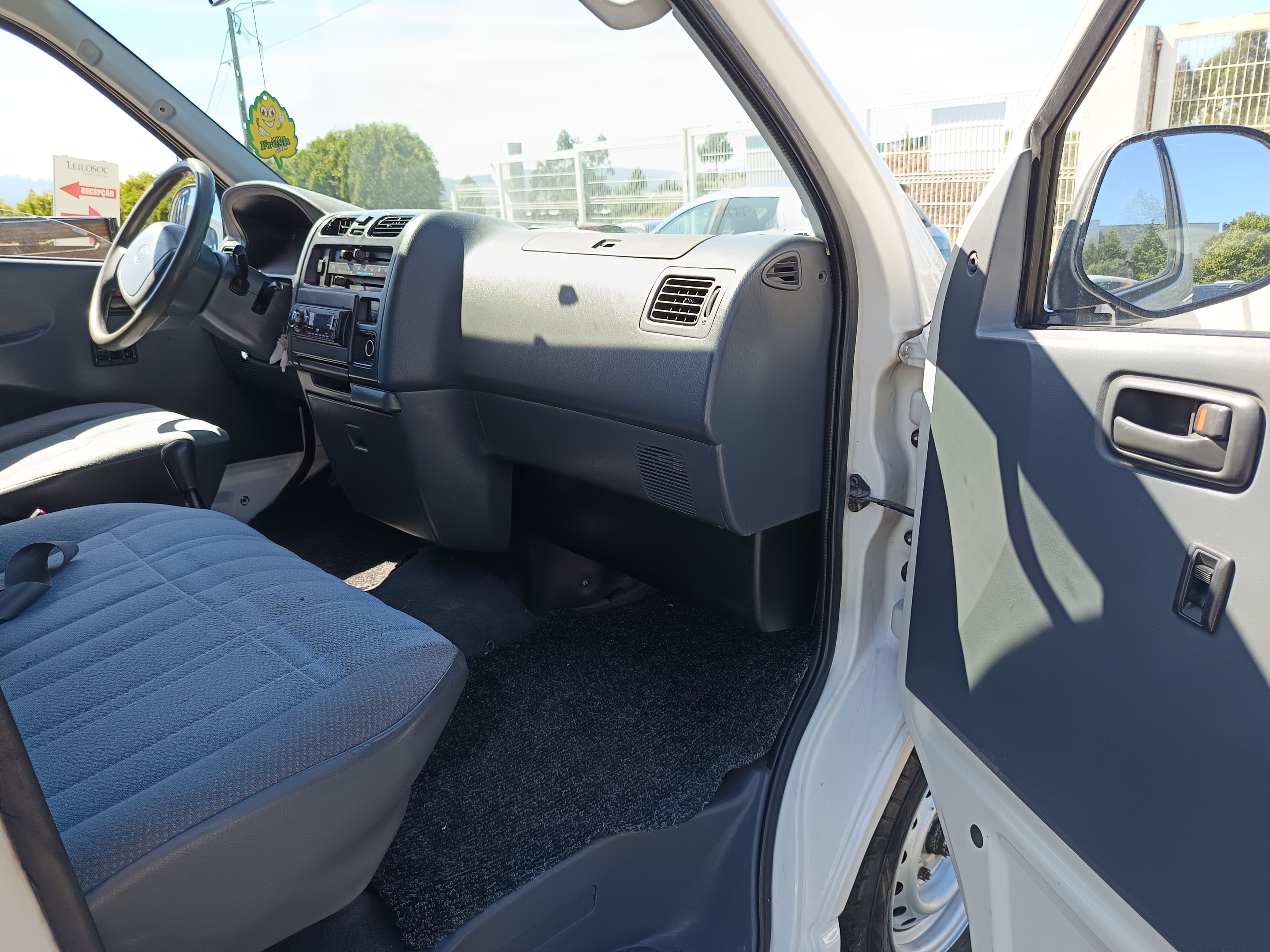 Toyota Hiace · 9 Lugares · Ano 2002 — imagem 17