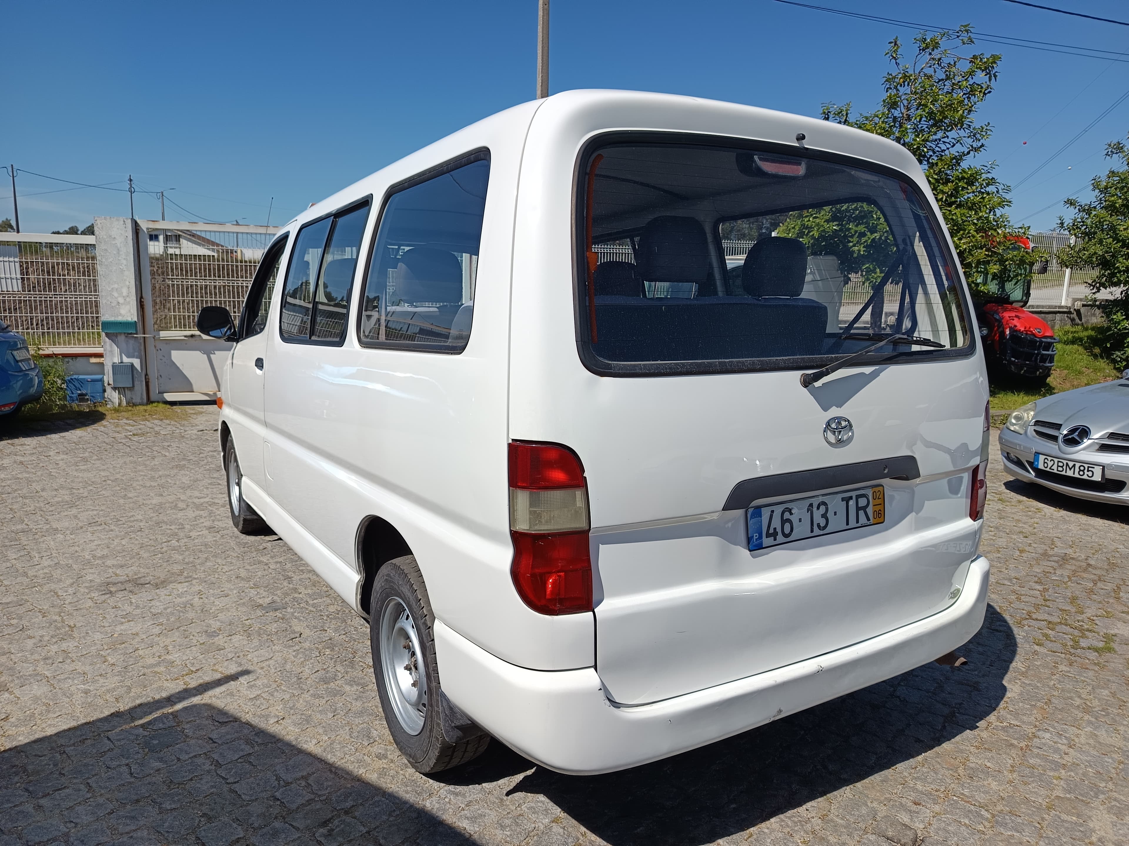 Toyota Hiace · 9 Lugares · Ano 2002 — imagem 6