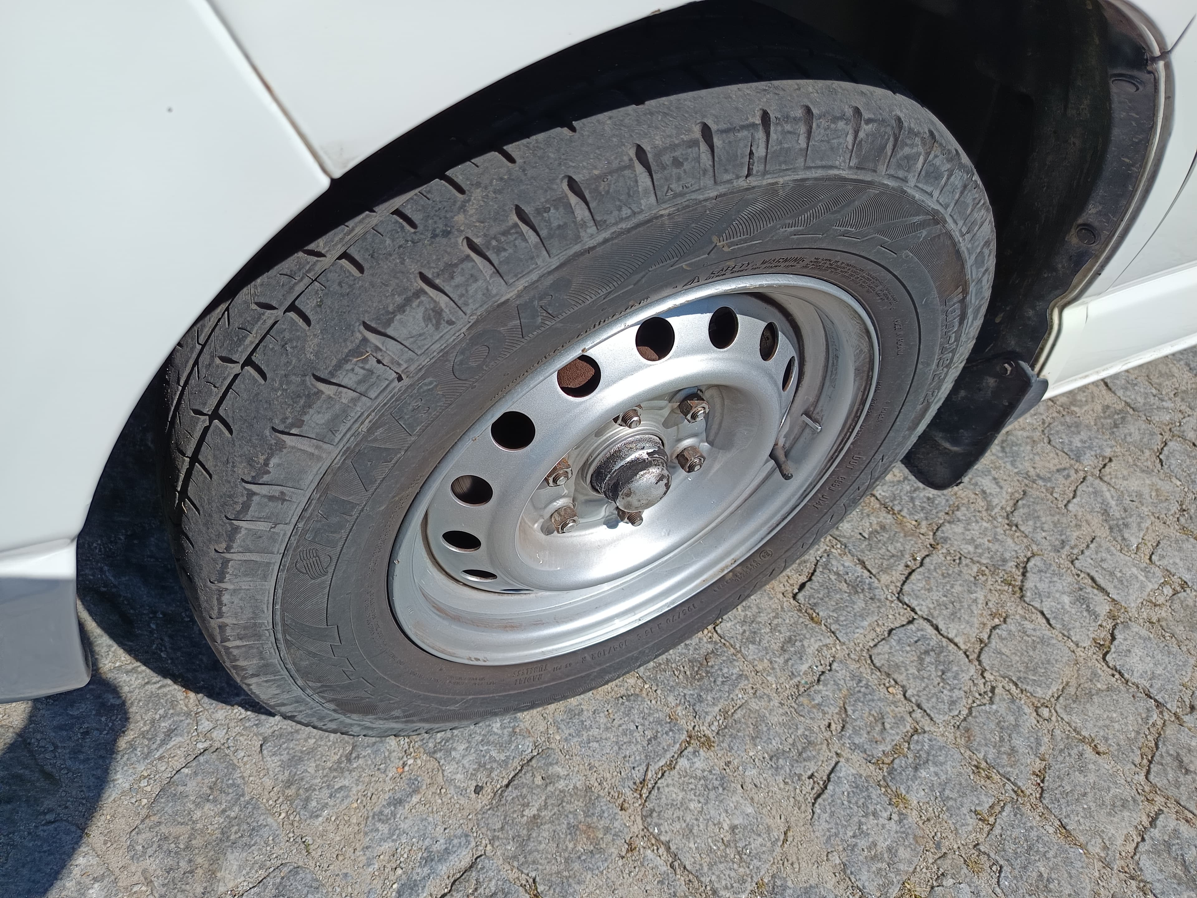Toyota Hiace · 9 Lugares · Ano 2002 — imagem 12