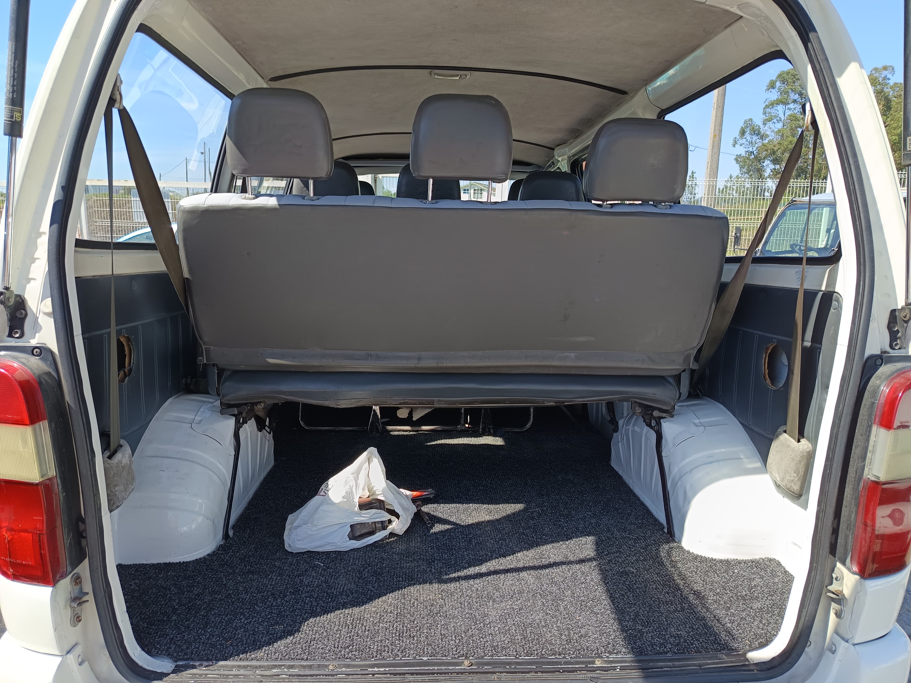 Toyota Hiace · 9 Lugares · Ano 2002 — imagem 16