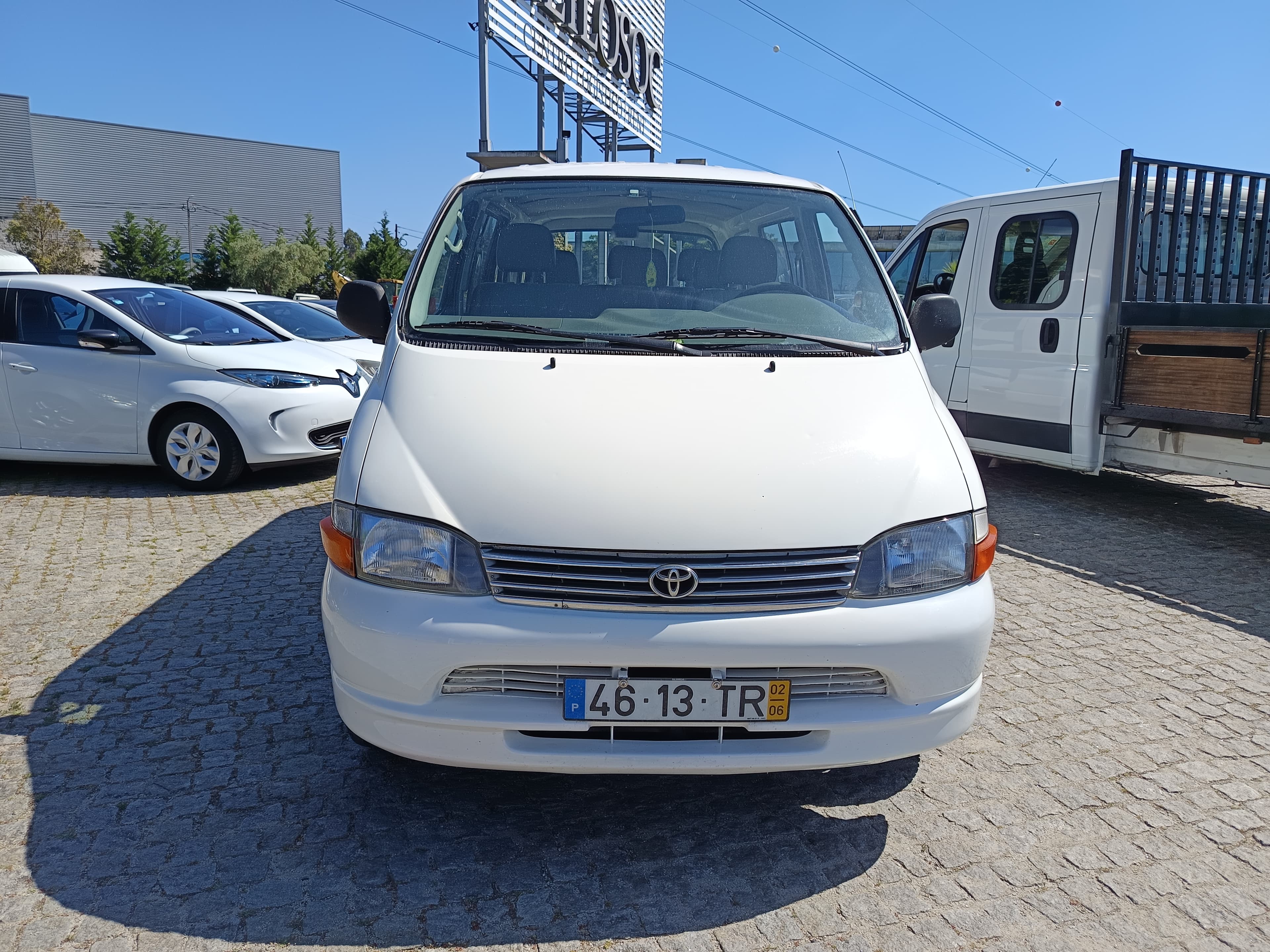 Toyota Hiace · 9 Lugares · Ano 2002 — imagem 2