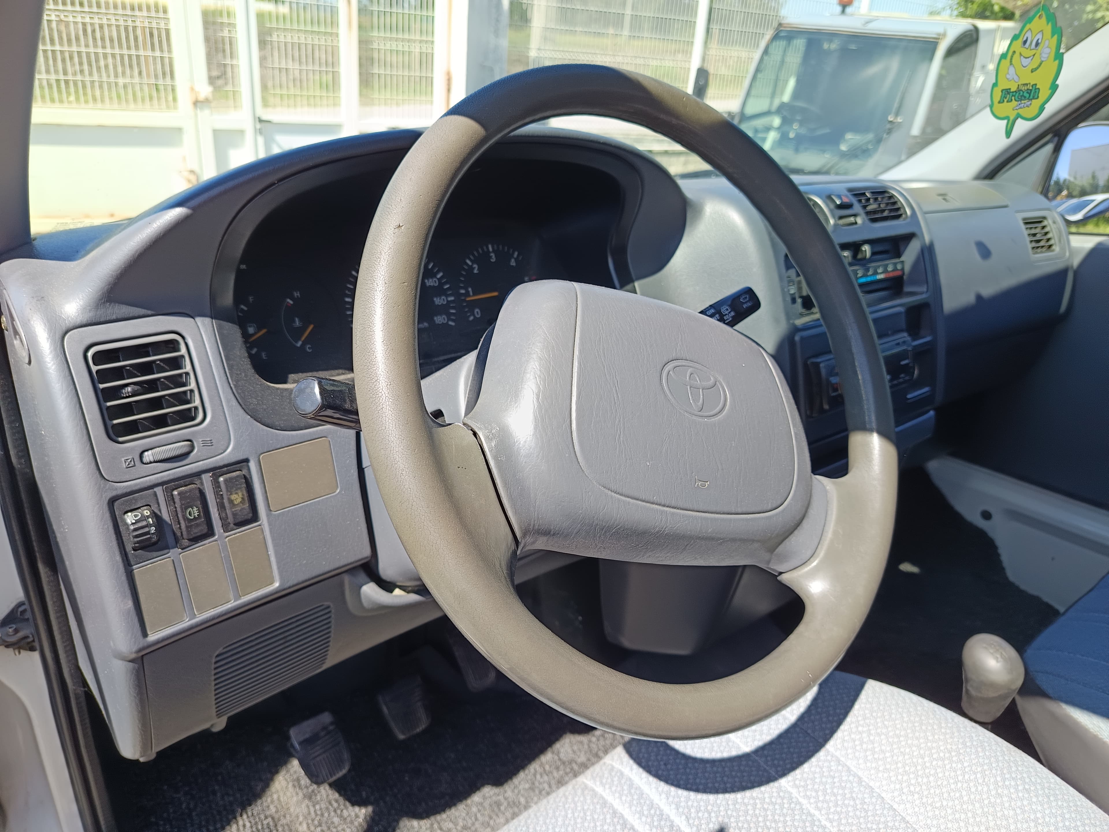 Toyota Hiace · 9 Lugares · Ano 2002 — imagem 27