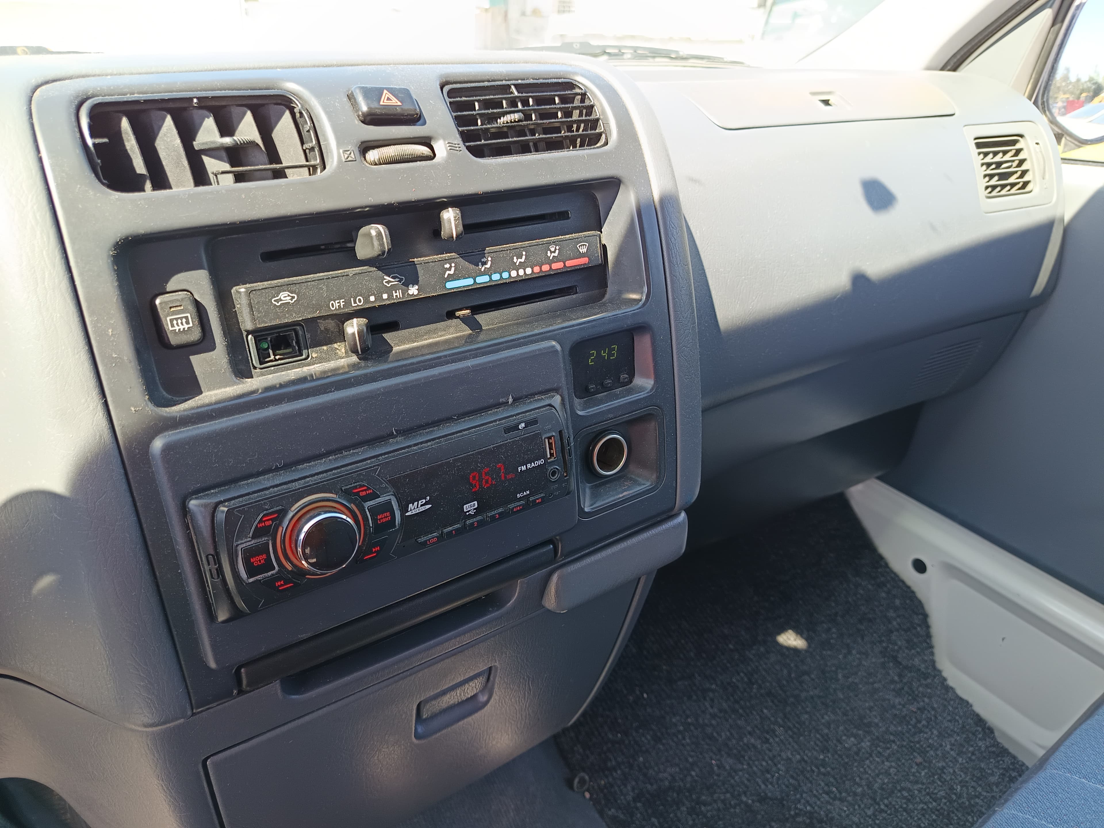 Toyota Hiace · 9 Lugares · Ano 2002 — imagem 28