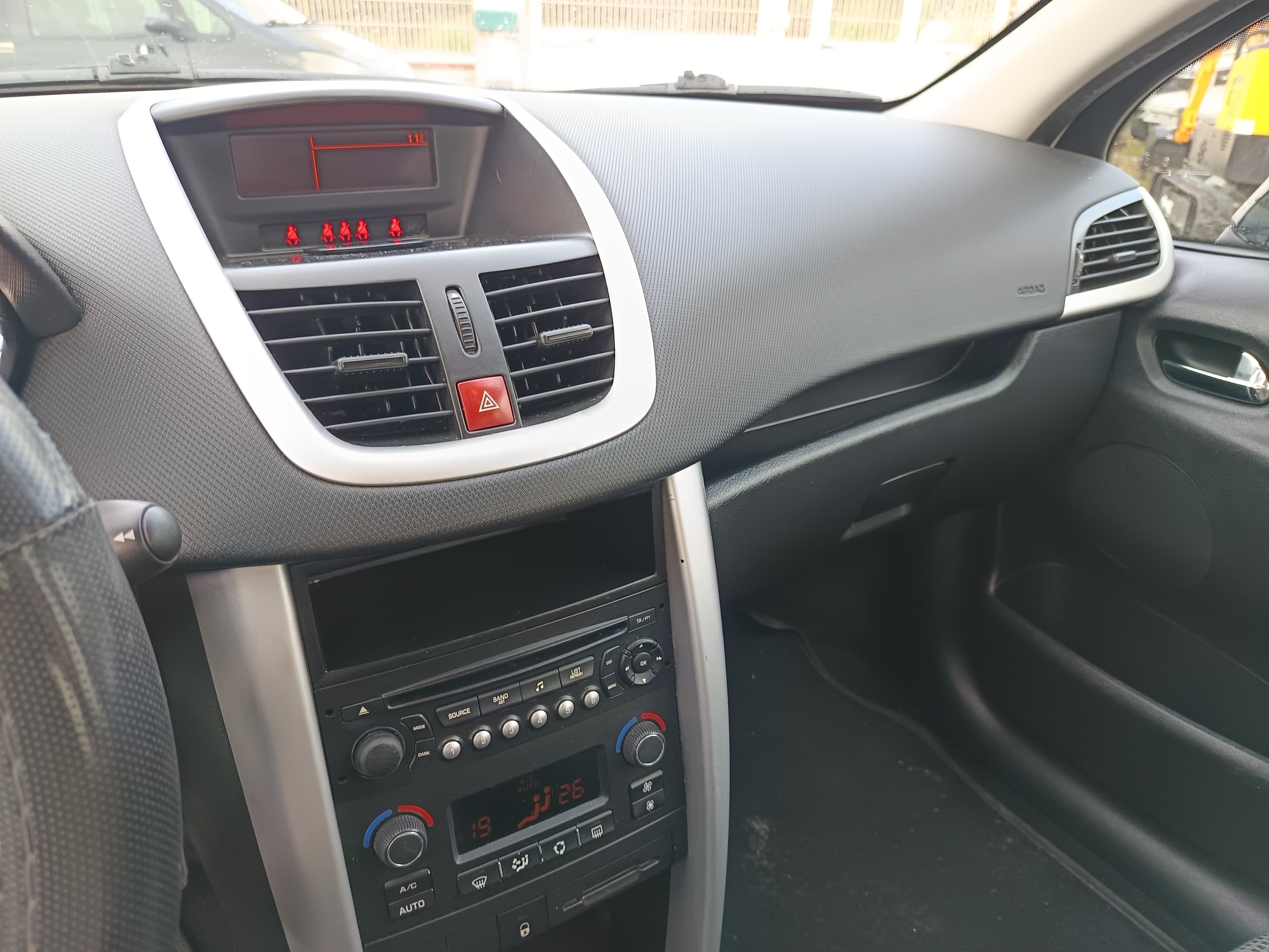 Peugeot 207 · Ano 2011 — imagen 34