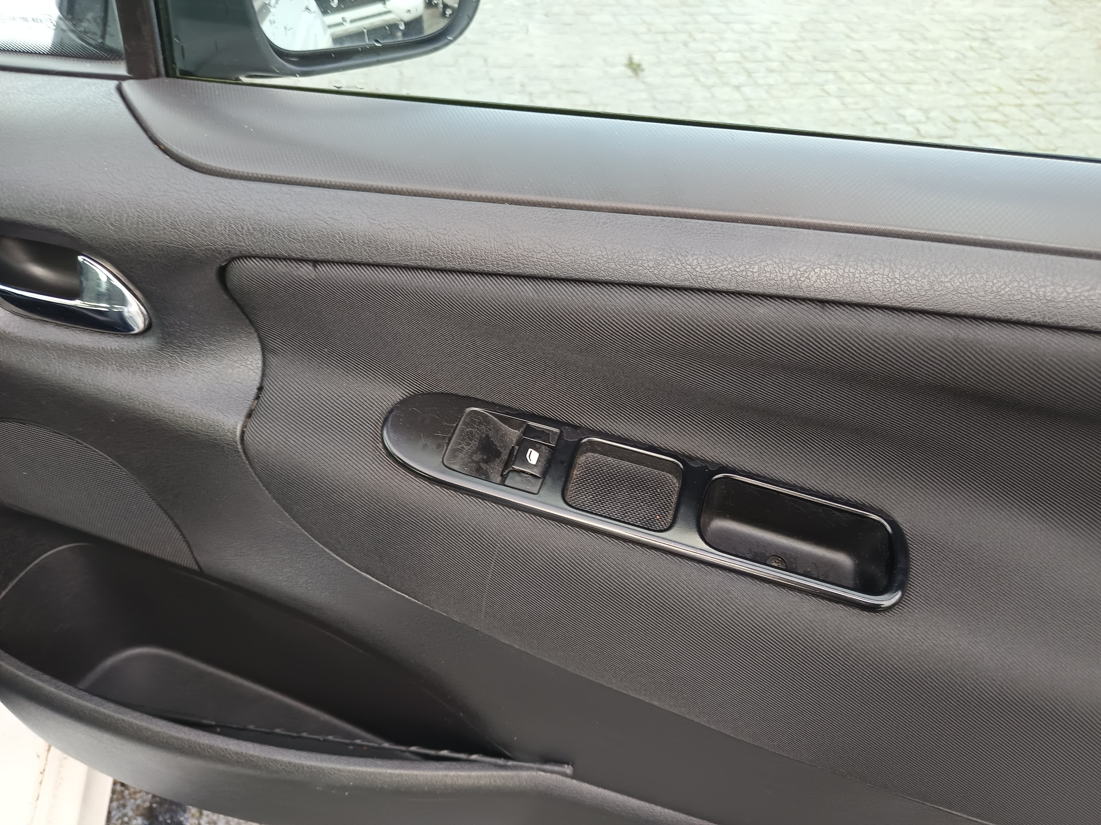 Peugeot 207 · Ano 2011 — imagen 25