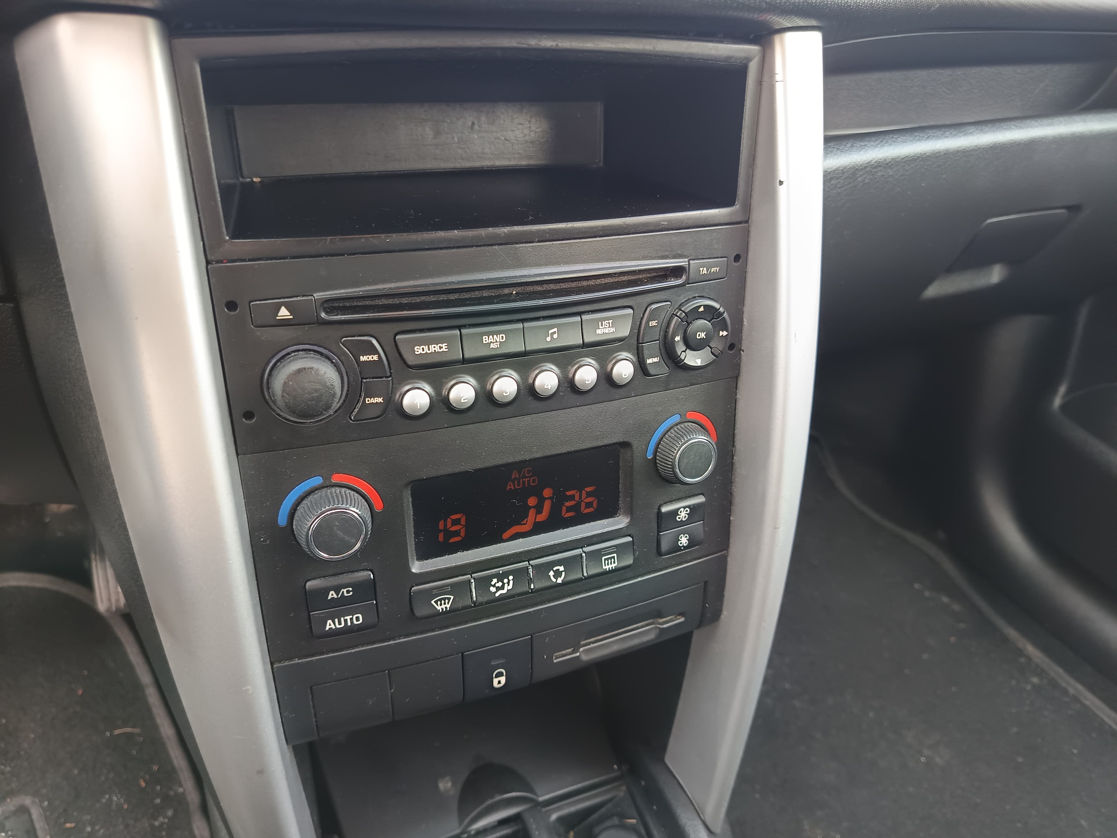 Peugeot 207 · Ano 2011 — imagen 35