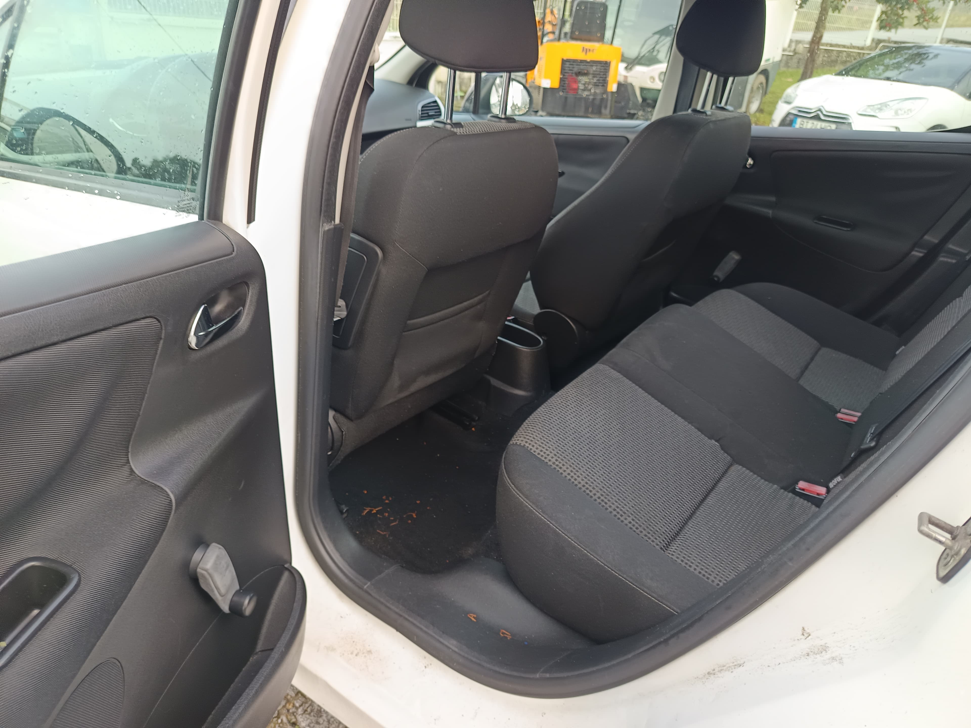 Peugeot 207 · Ano 2011 — imagen 27