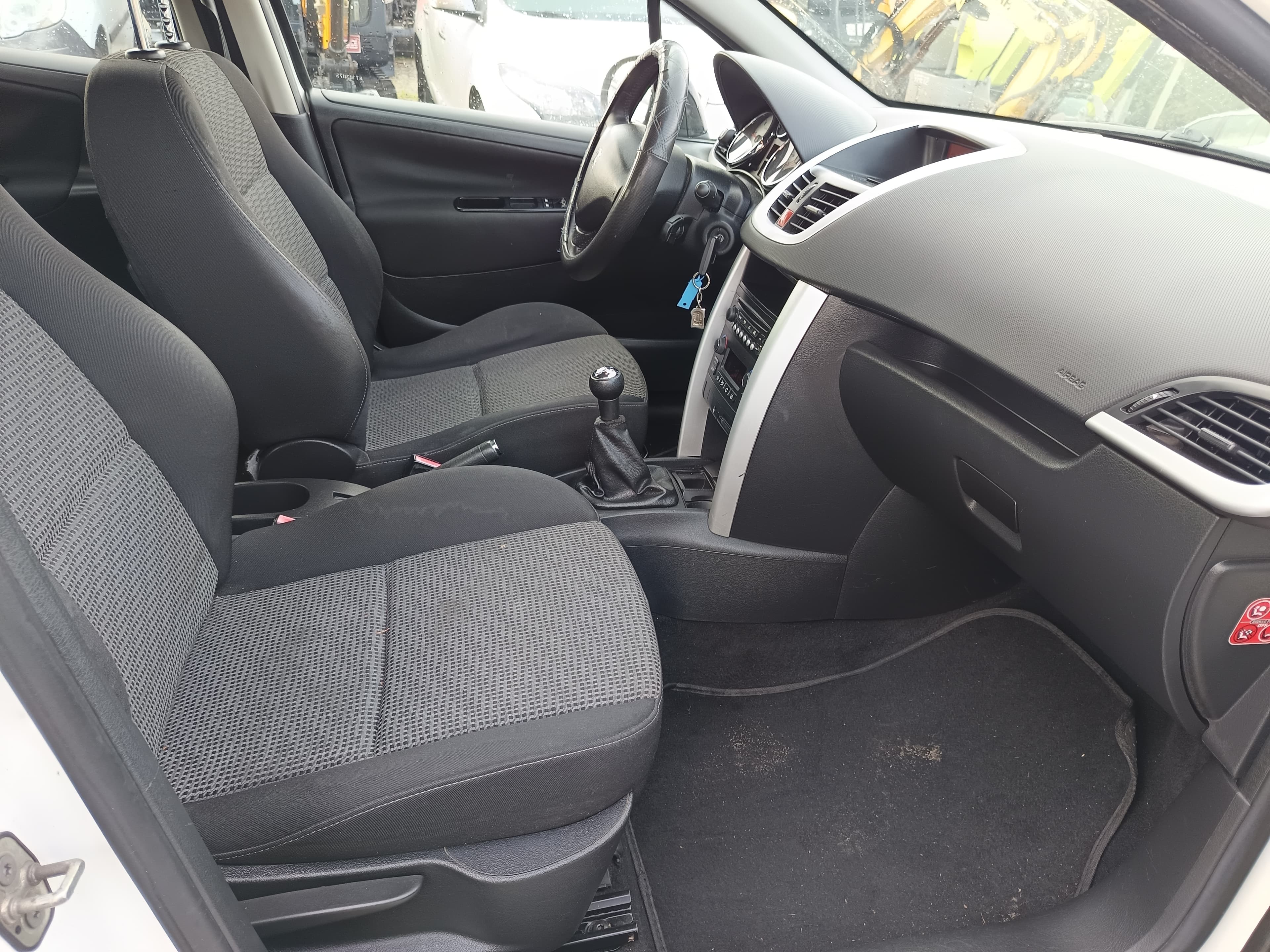 Peugeot 207 · Ano 2011 — imagen 26