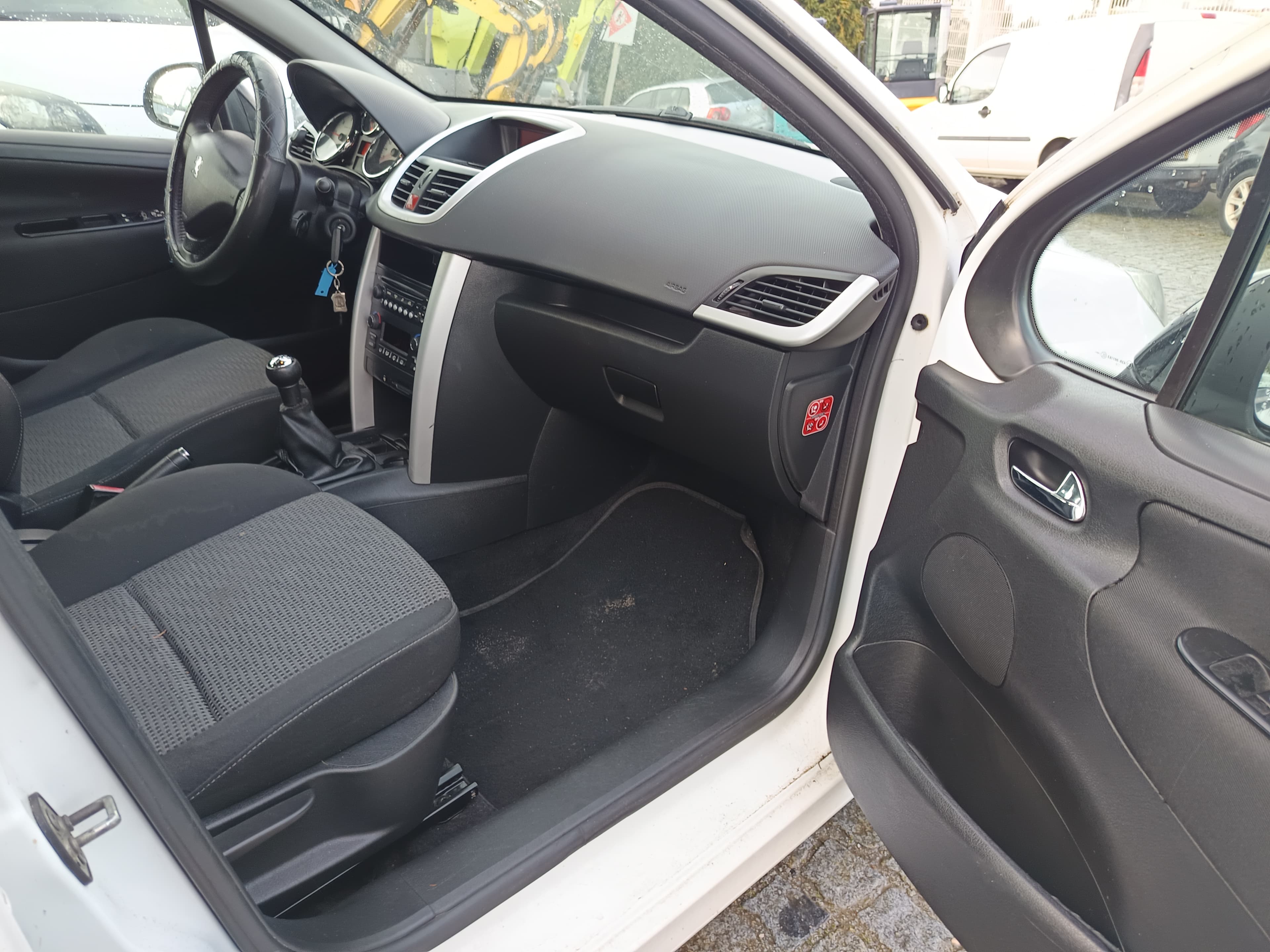 Peugeot 207 · Ano 2011 — imagen 24