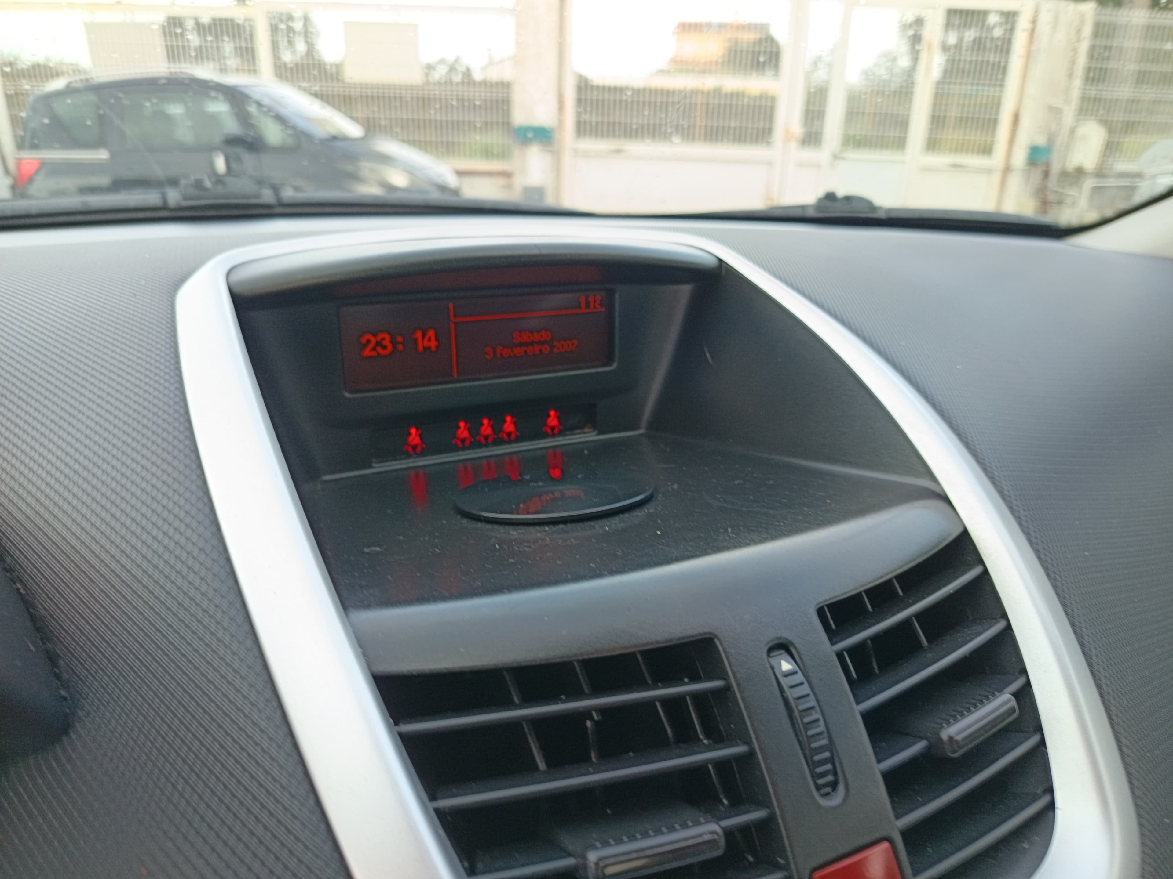 Peugeot 207 · Ano 2011 — imagen 36