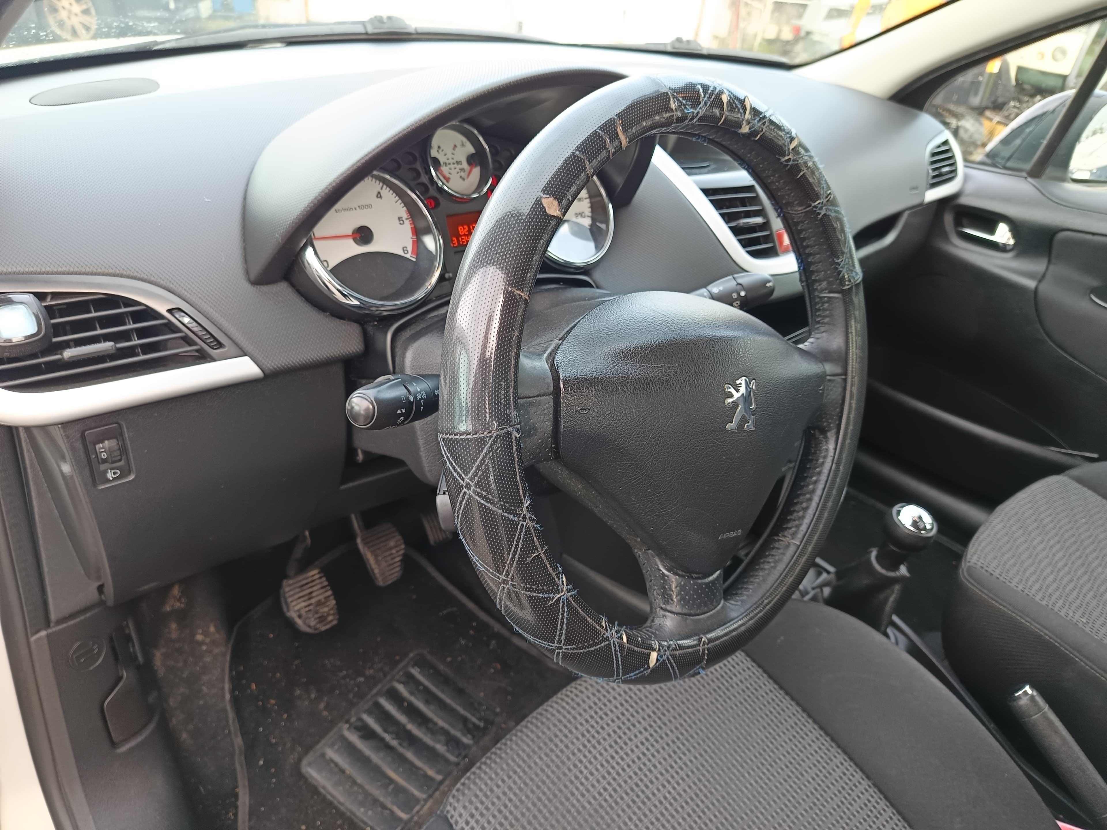 Peugeot 207 · Ano 2011 — imagen 33