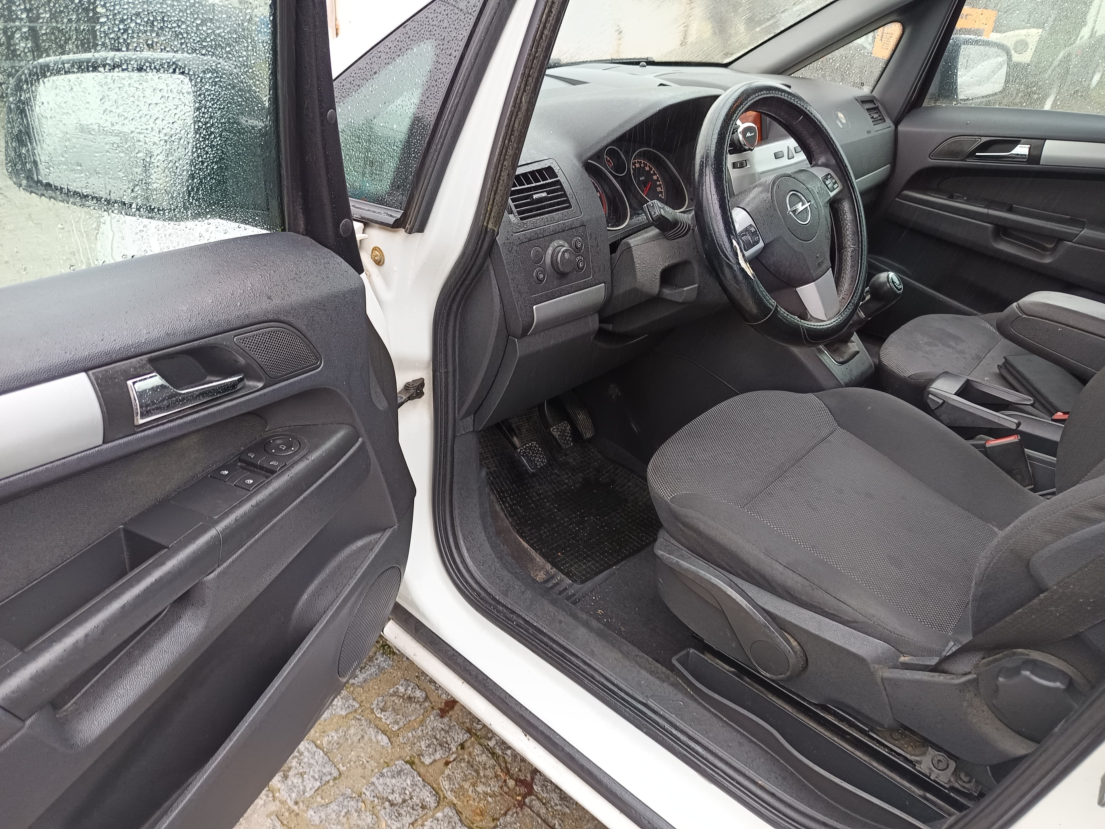 Opel Zafira · Ano 2012 — imagem 30