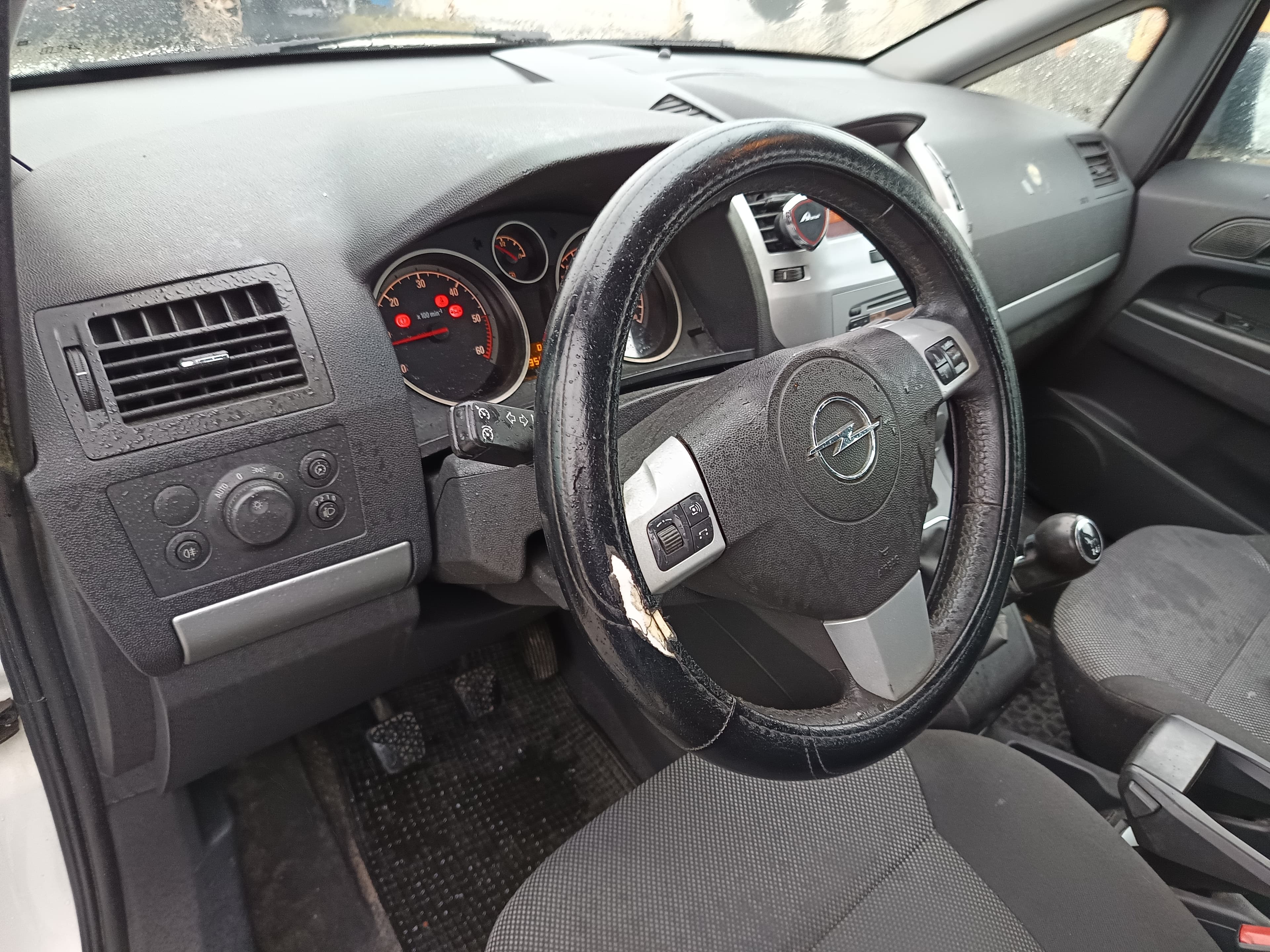 Opel Zafira · Ano 2012 — imagem 34