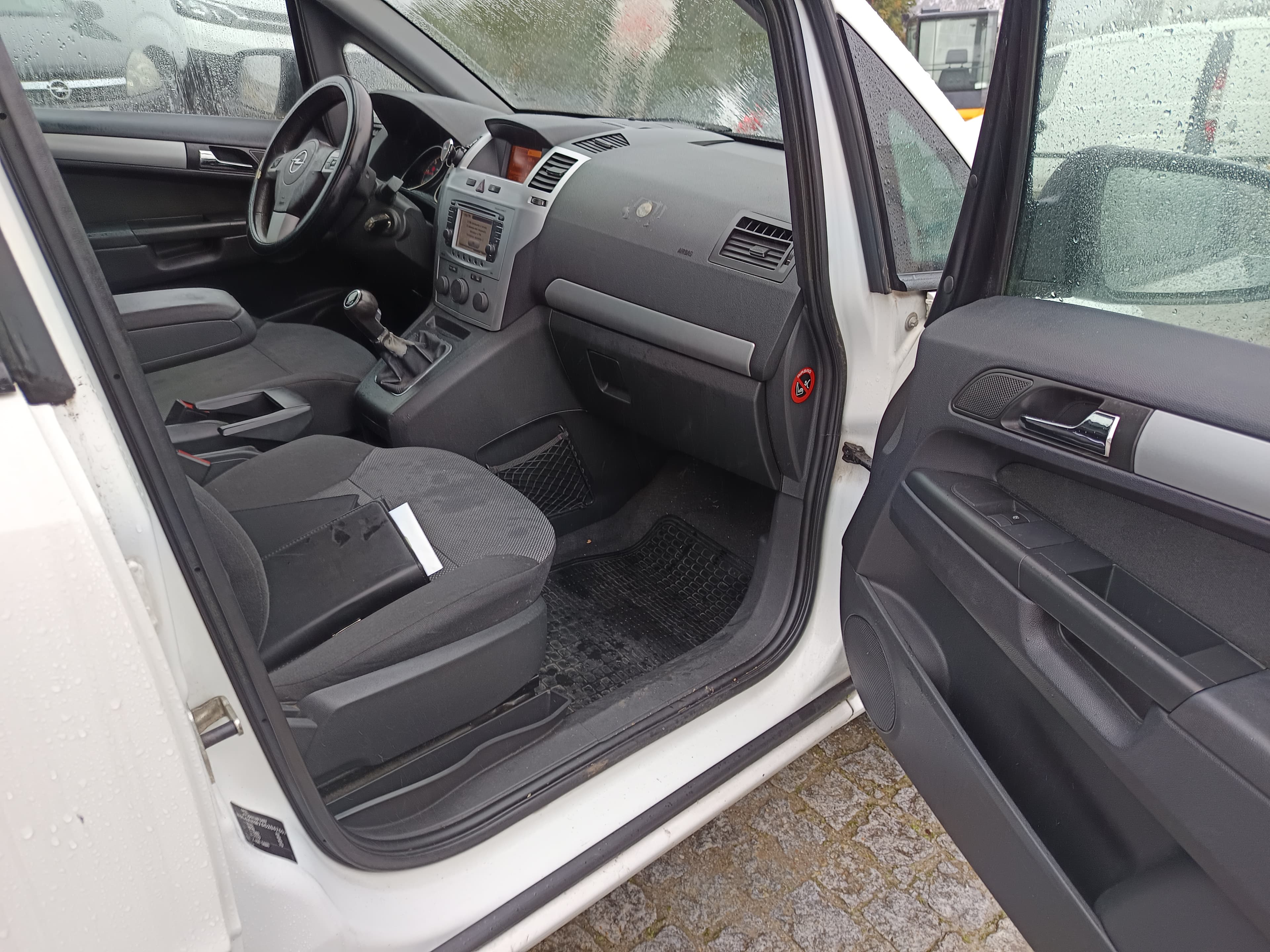 Opel Zafira · Ano 2012 — imagem 23