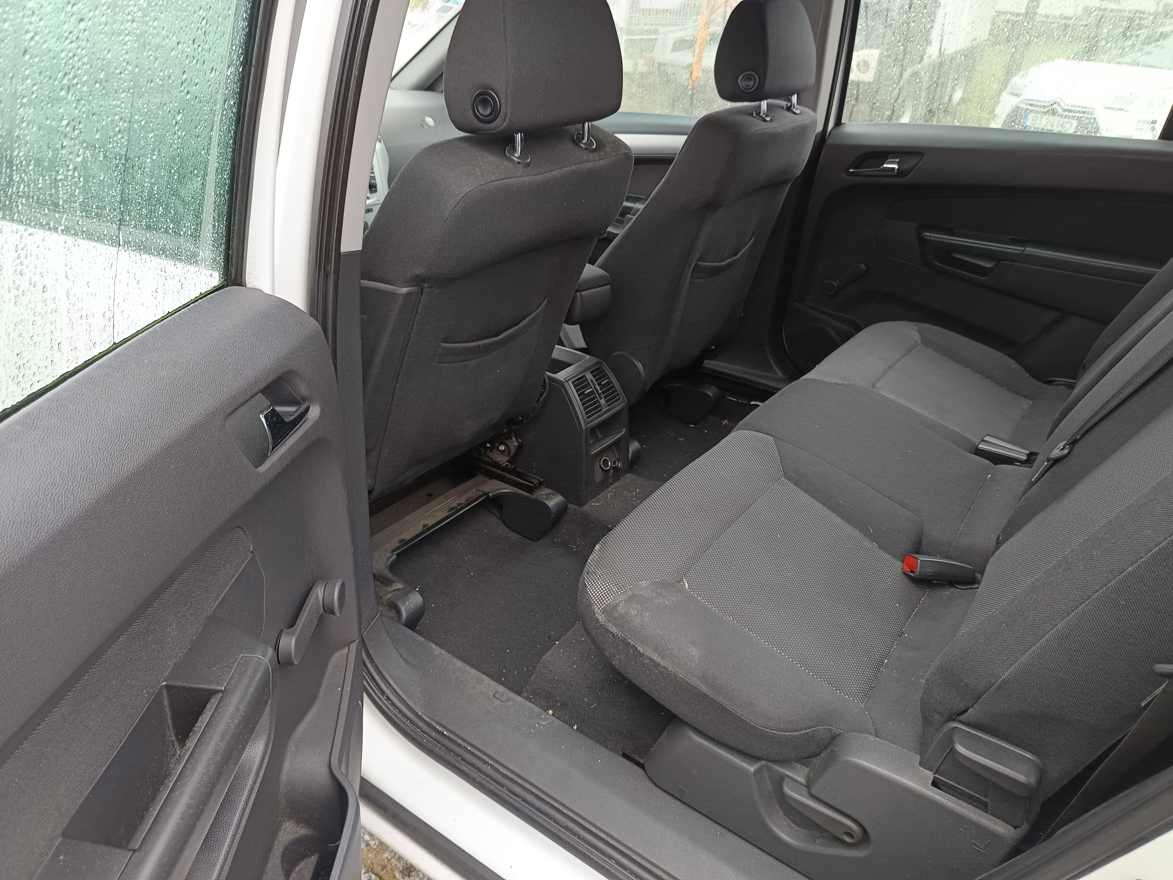 Opel Zafira · Ano 2012 — imagem 27