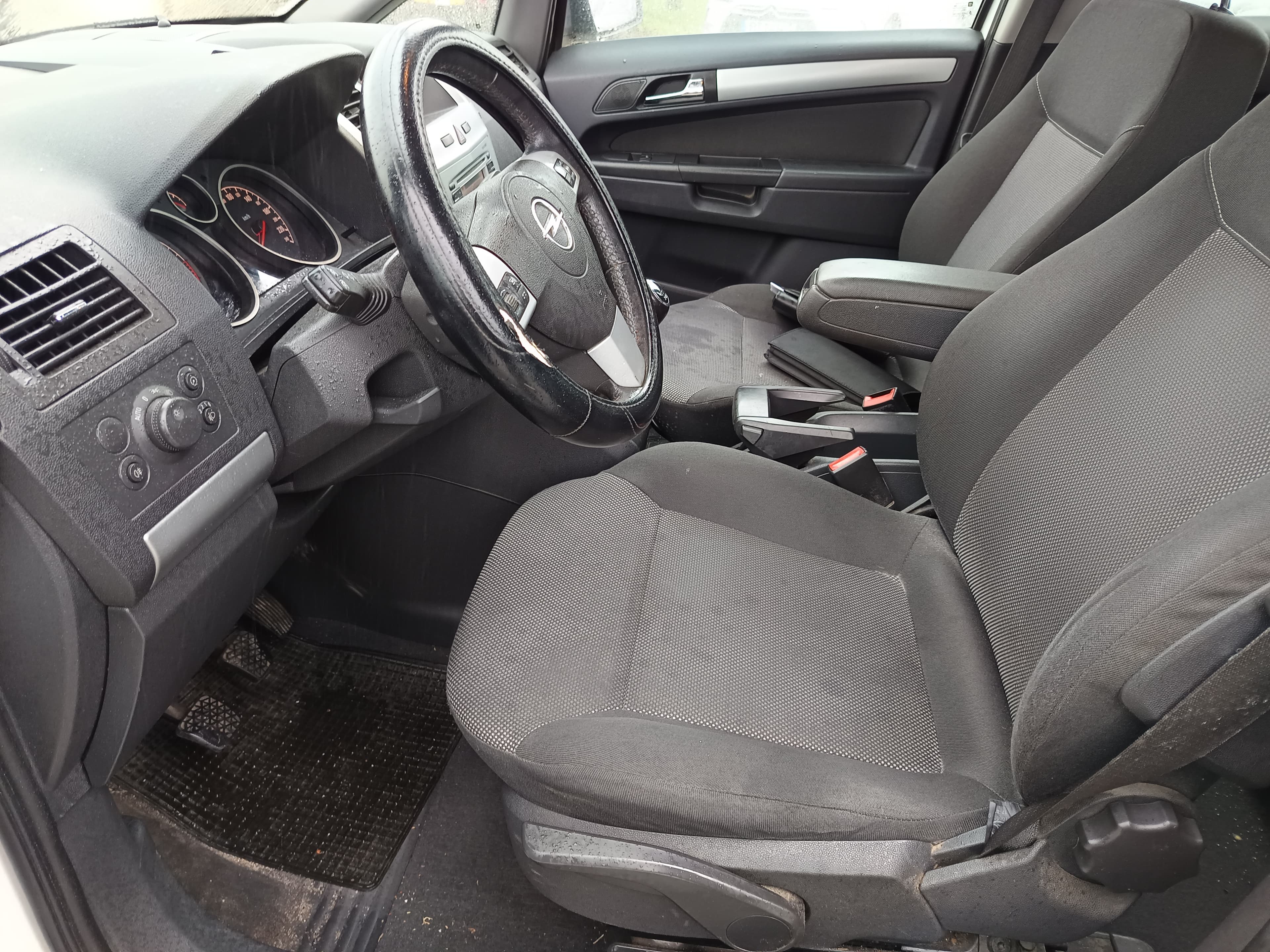 Opel Zafira · Ano 2012 — imagem 32