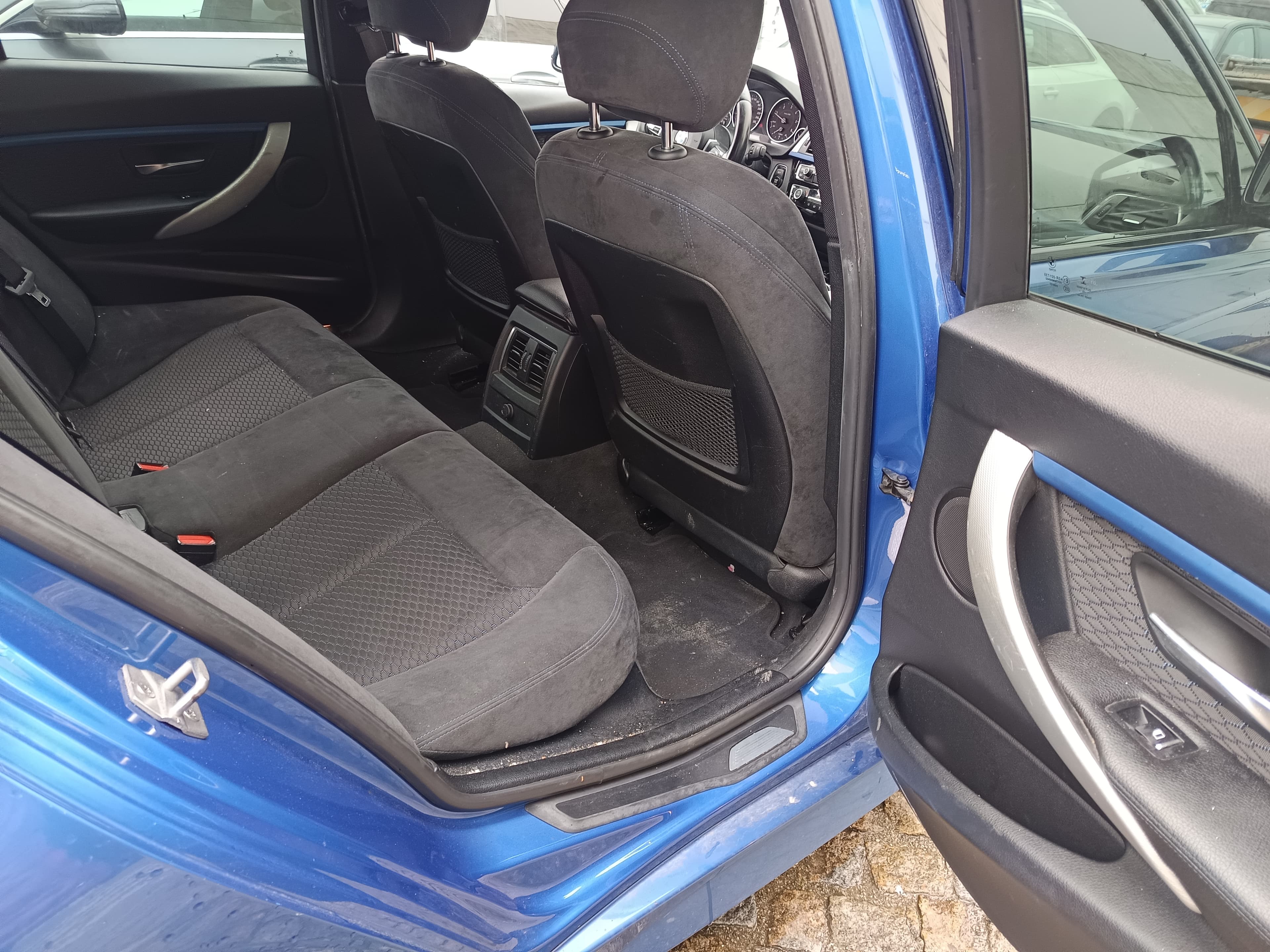 BMW 318 d · Ano 2016 — imagem 19