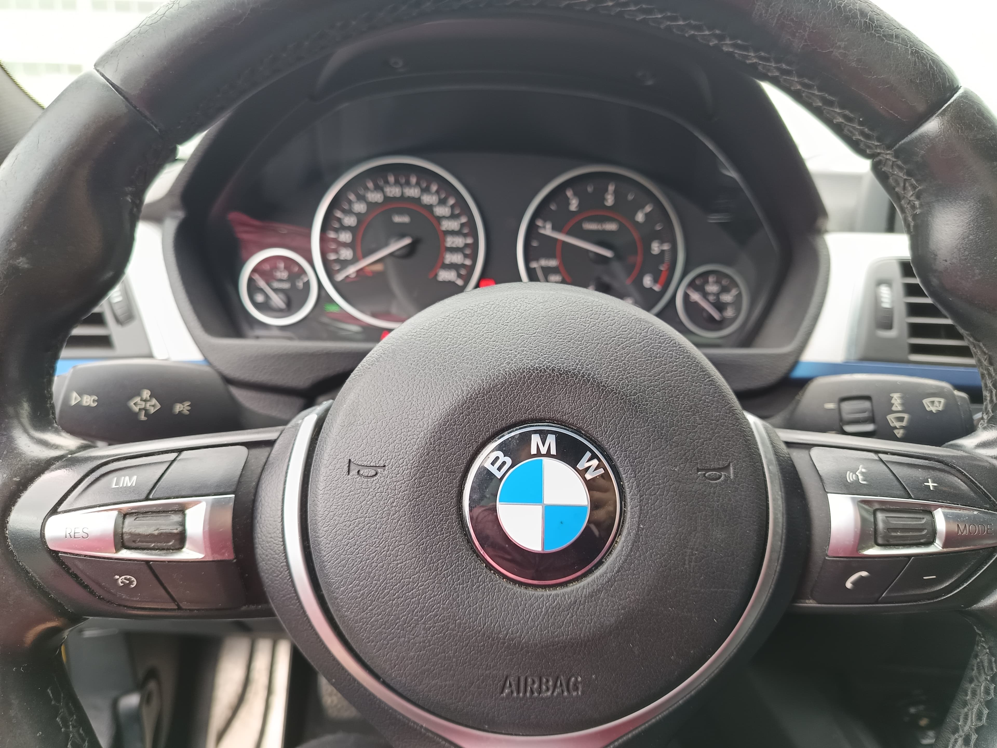 BMW 318 d · Ano 2016 — imagem 37