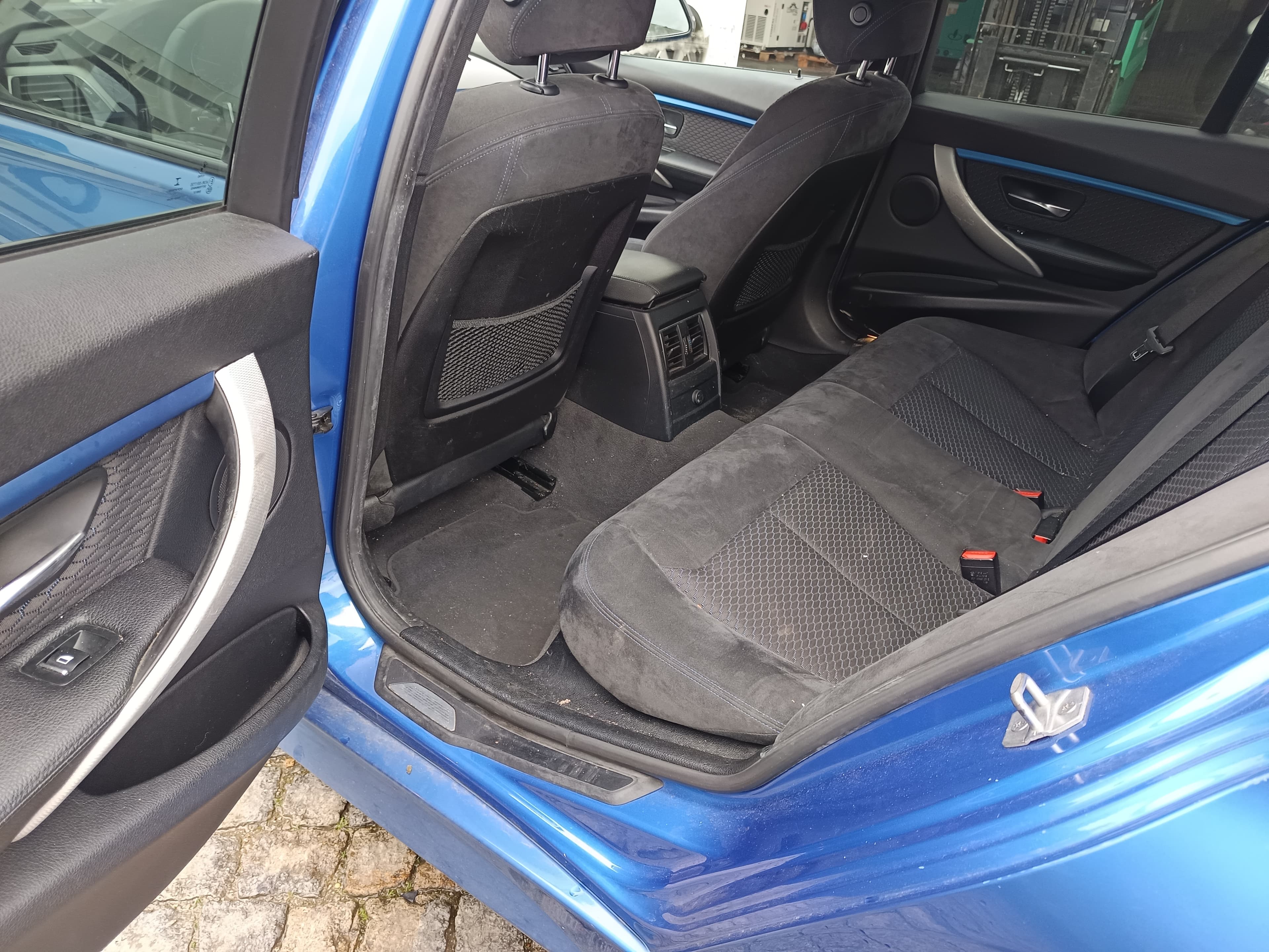BMW 318 d · Ano 2016 — imagem 25