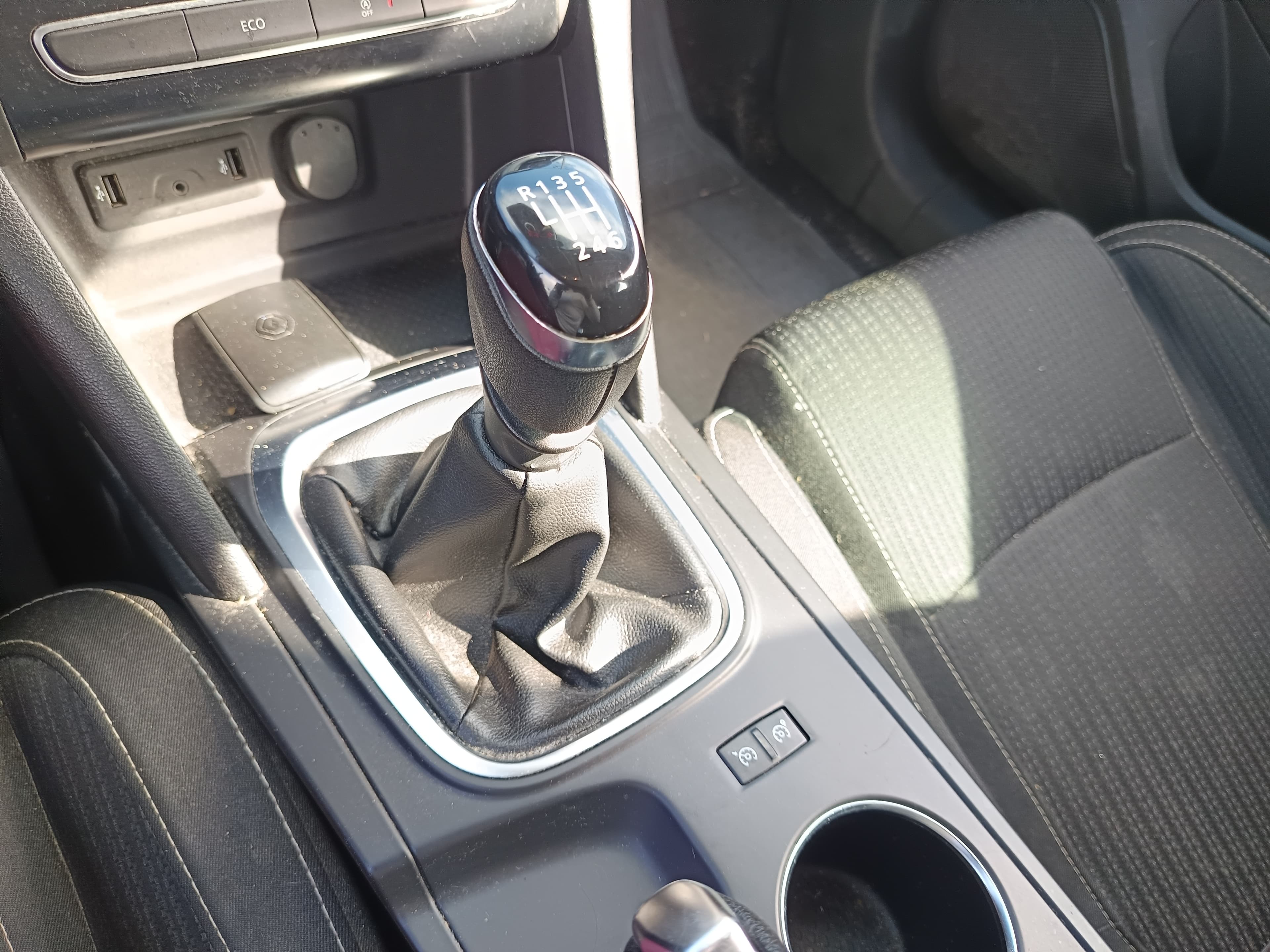 Renault Mégane IV Sport 1.5 DCI · Ano 2017 — image 29
