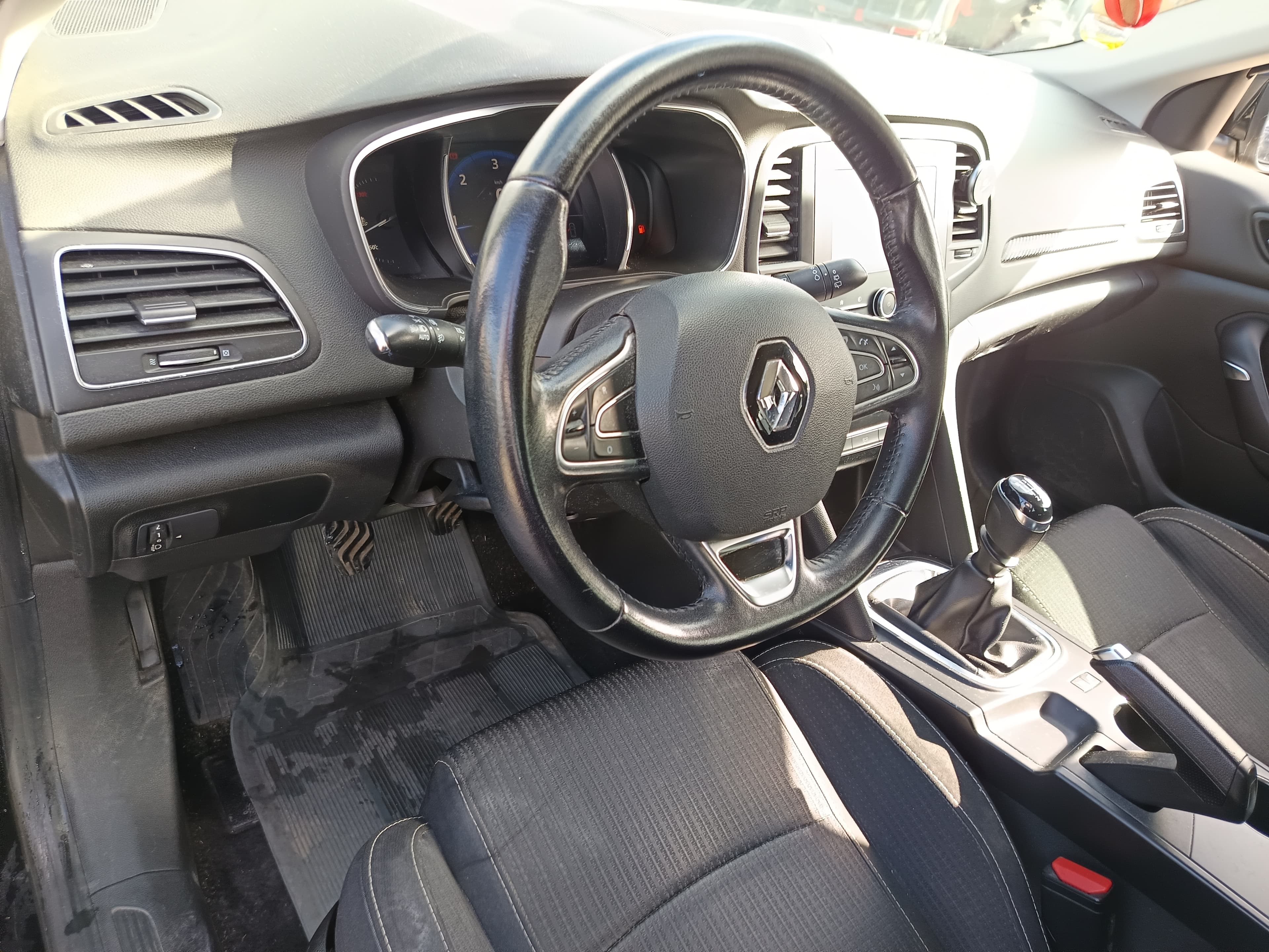 Renault Mégane IV Sport 1.5 DCI · Ano 2017 — image 23