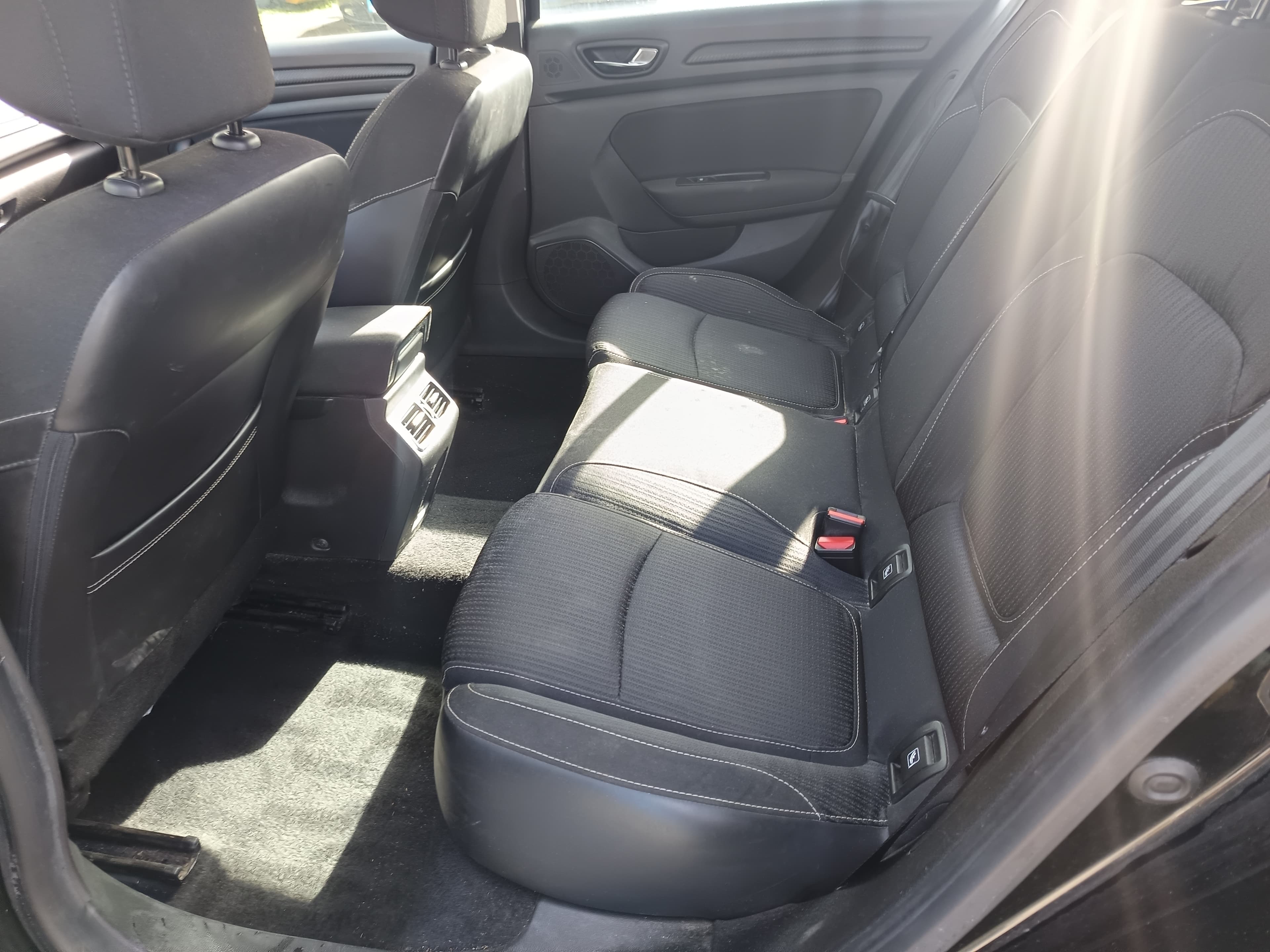 Renault Mégane IV Sport 1.5 DCI · Ano 2017 — image 39