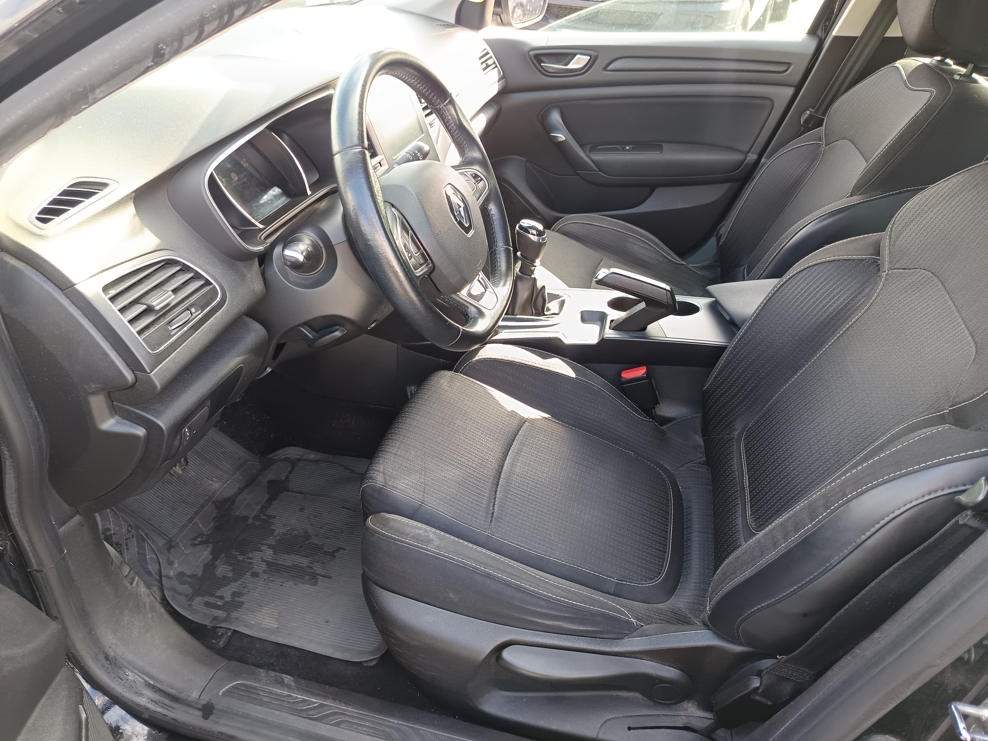 Renault Mégane IV Sport 1.5 DCI · Ano 2017 — image 43