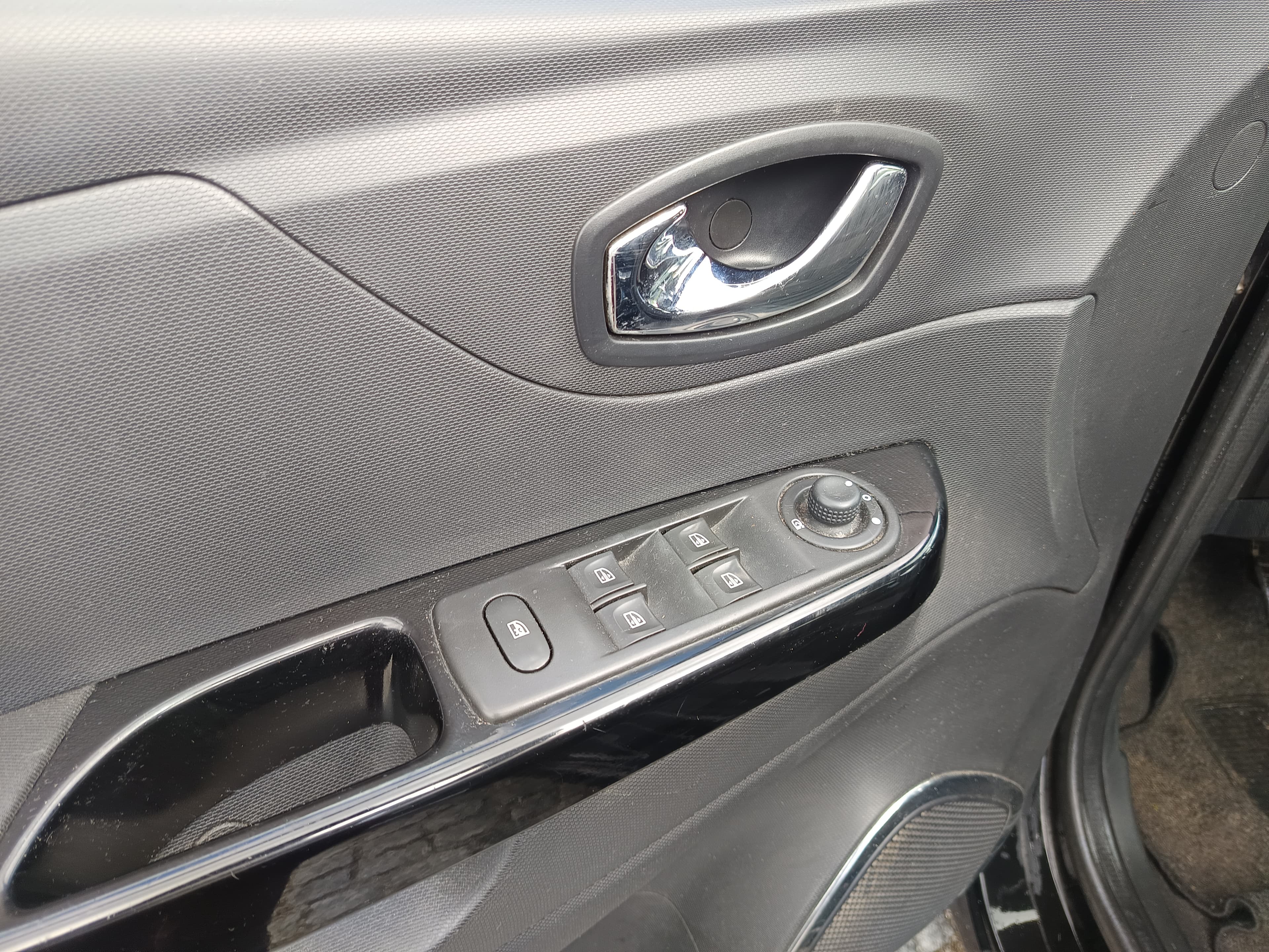 Renault Captur 1.5 DCI Sport · Ano 2013 — imagem 35