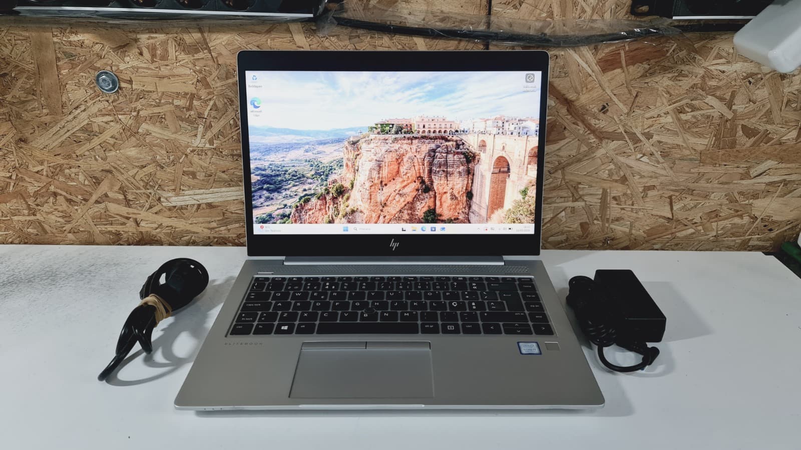 Computador portátil HP EliteBook 840 G6 — imagem 1