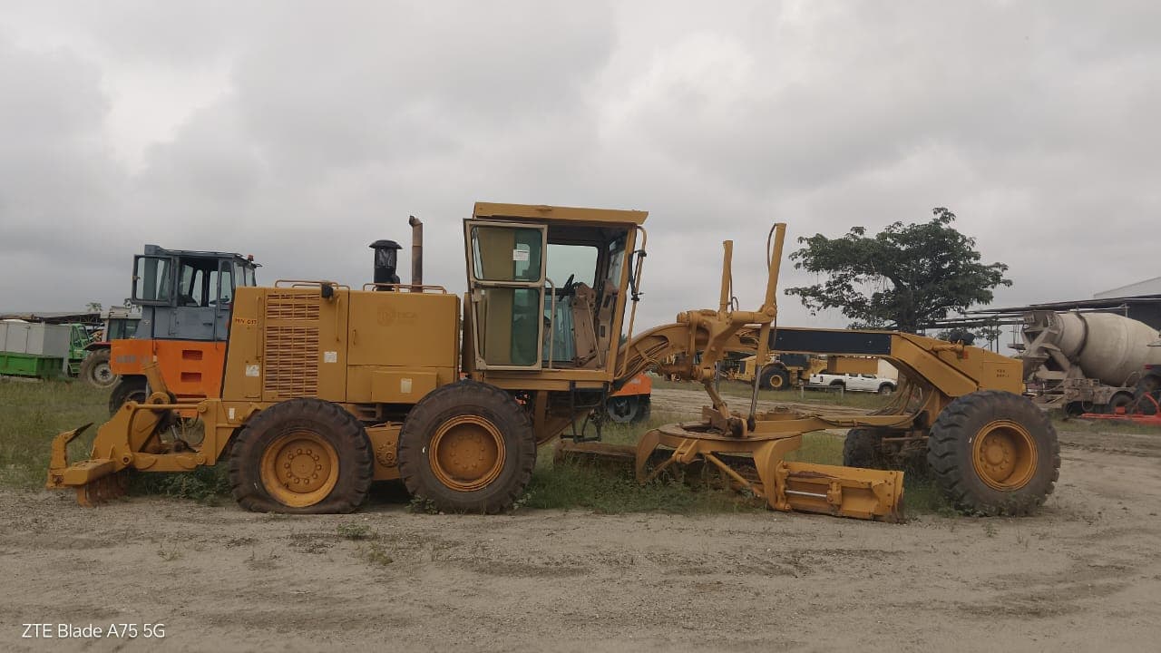 Motoniveladora Caterpillar 12H — image 4