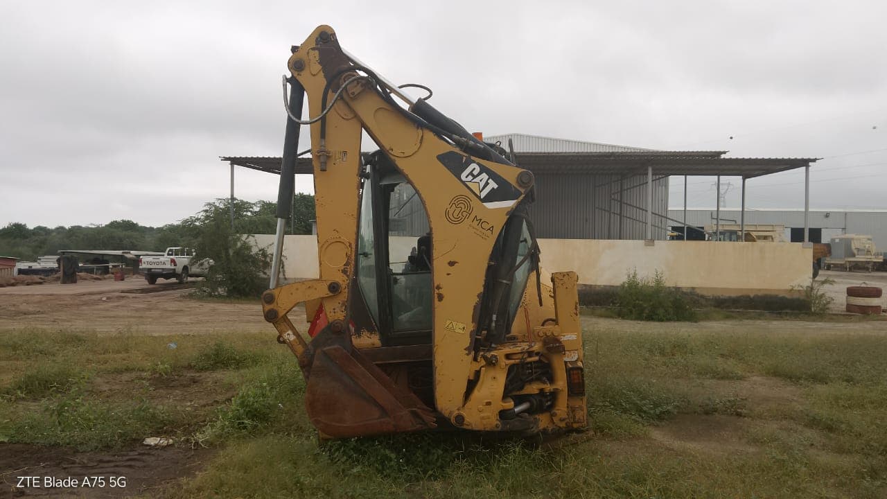 Retroescavadora Caterpillar 428E — image 4