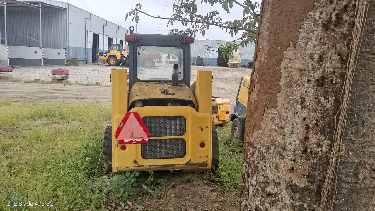 Mini Pá Komatsu SK714 — imagen 7