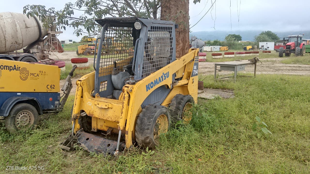 Mini Pá Komatsu SK714 — imagen 3