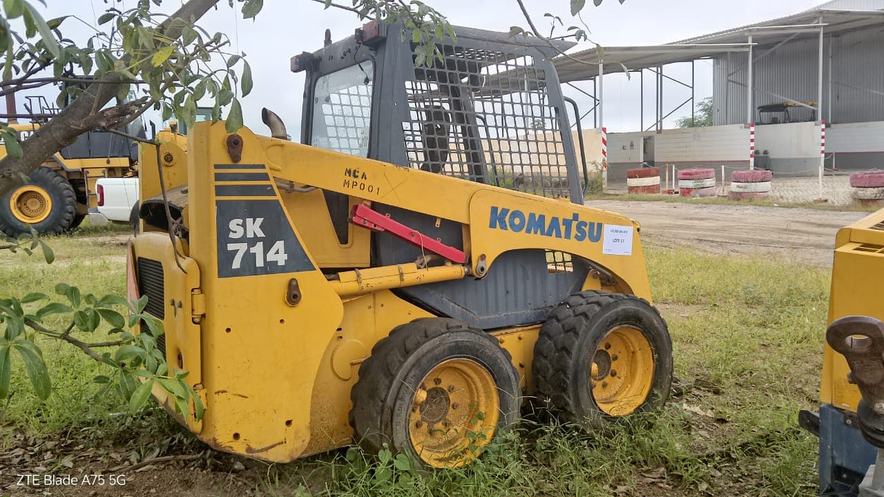 Mini Pá Komatsu SK714 — imagen 4