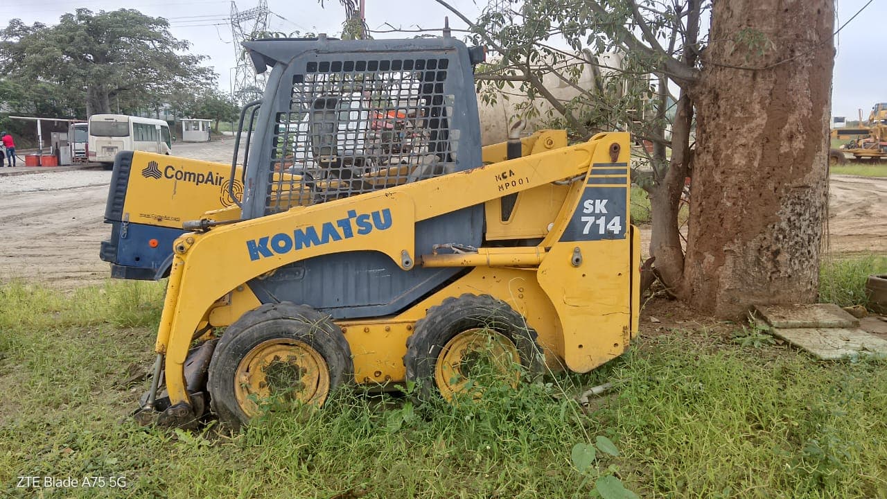 Mini Pá Komatsu SK714 — imagen 5
