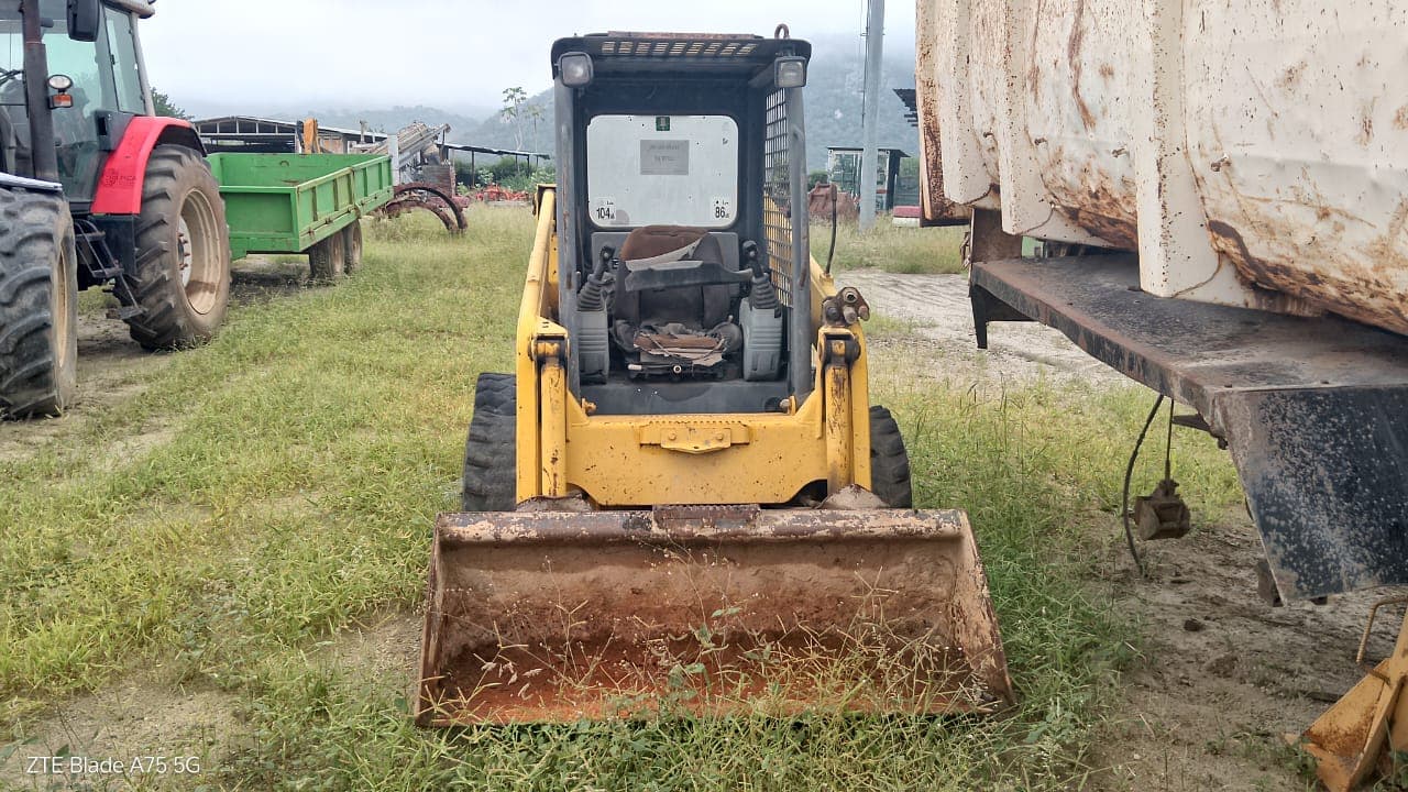 Mini Pá Komatsu SK714 — imagem 3