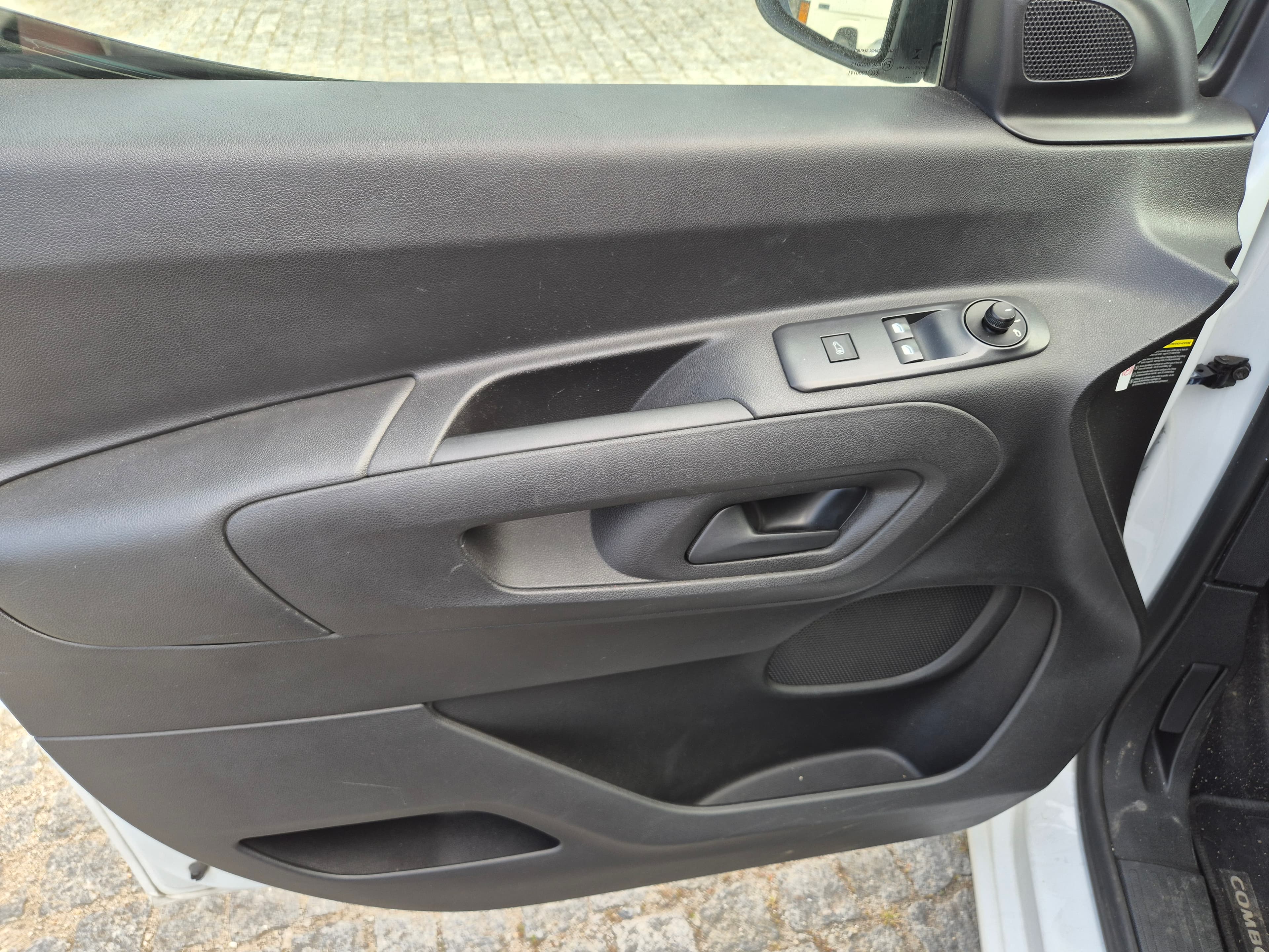 Opel Combo · Ano 2022 — image 22