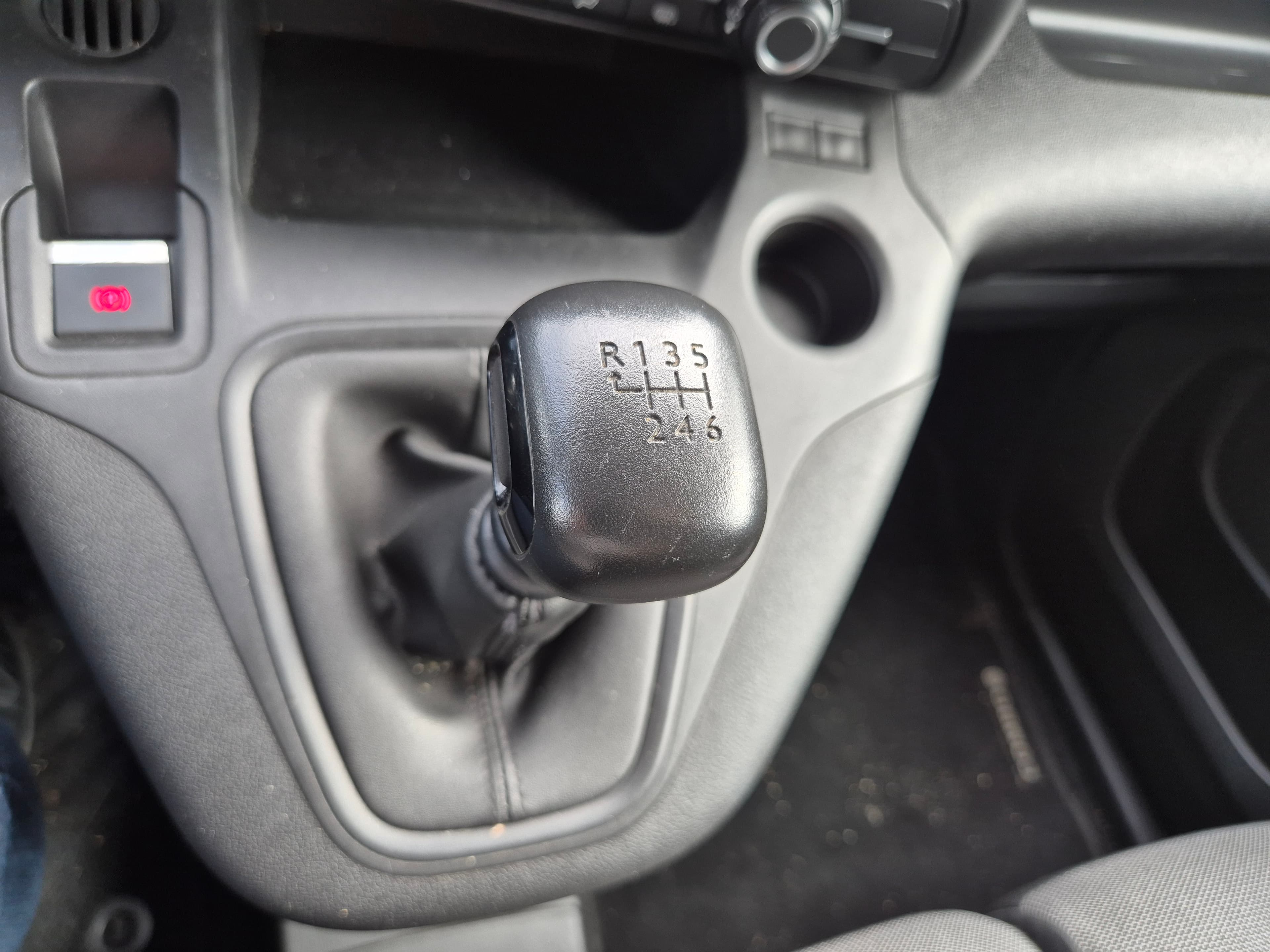 Opel Combo · Ano 2022 — image 33