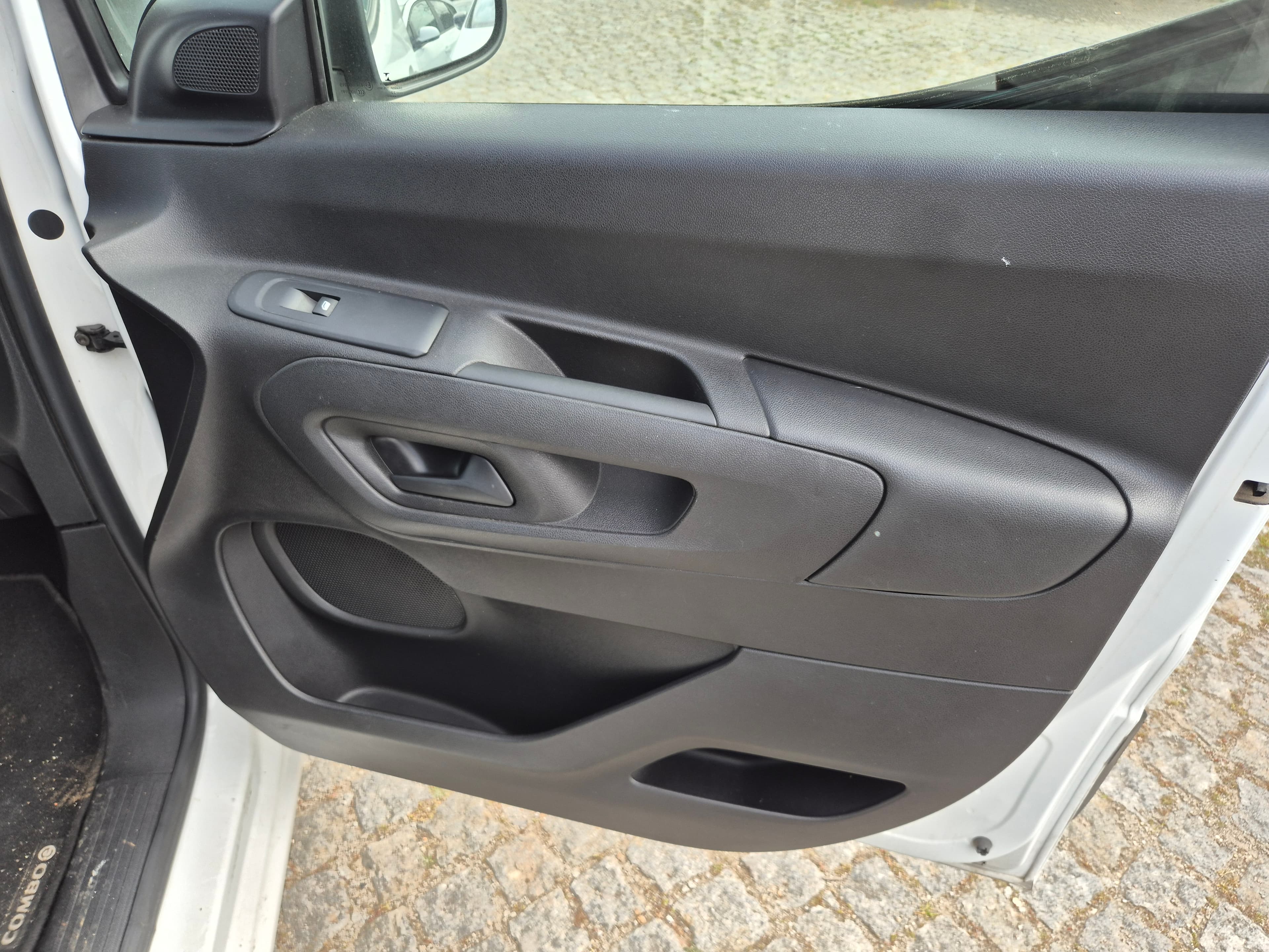 Opel Combo · Ano 2022 — image 19