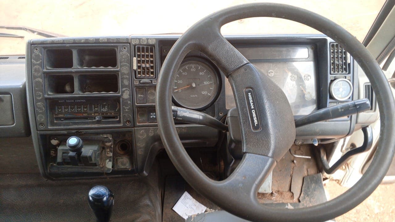 Nissan UD290 — imagen 8
